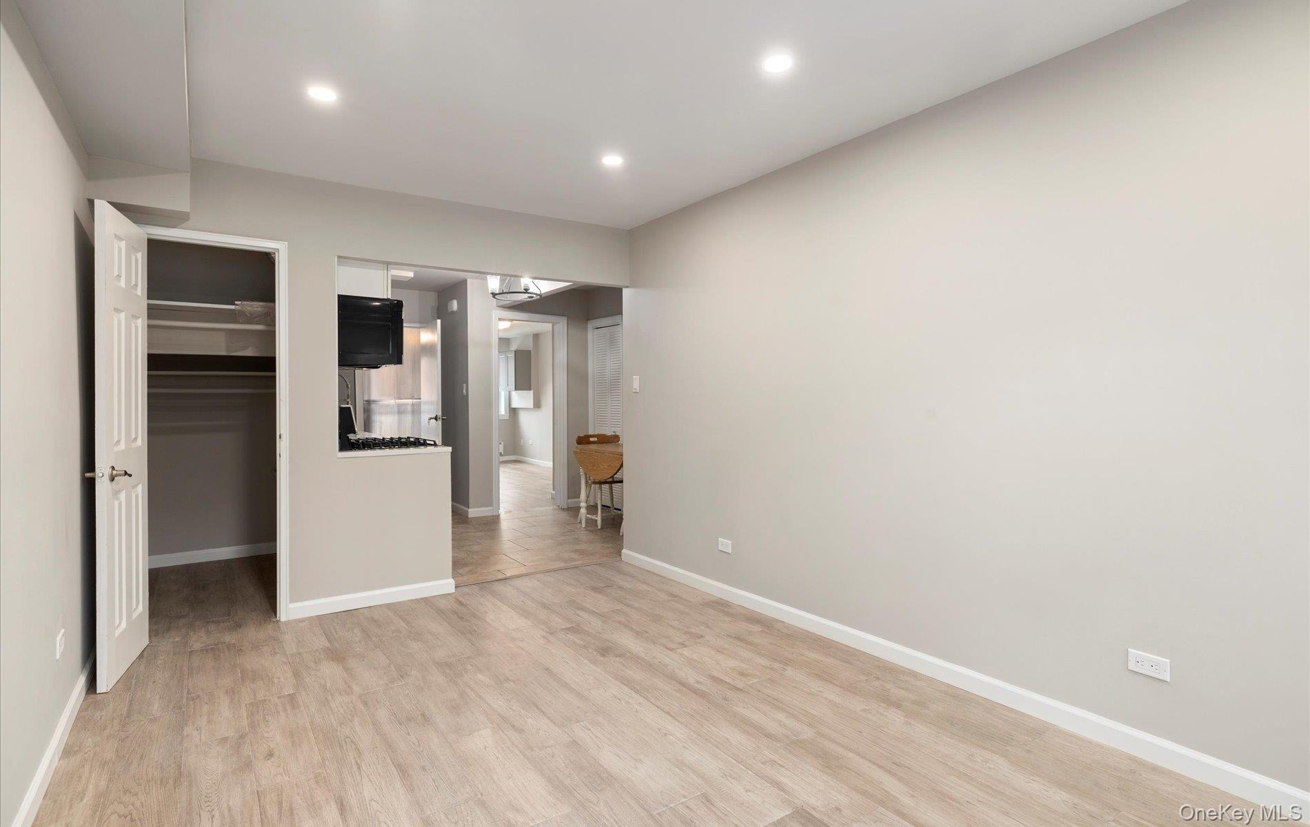 #7 photo, 25-53 College Point Boulevard, Куинс ‖ Flushing , NY 11356