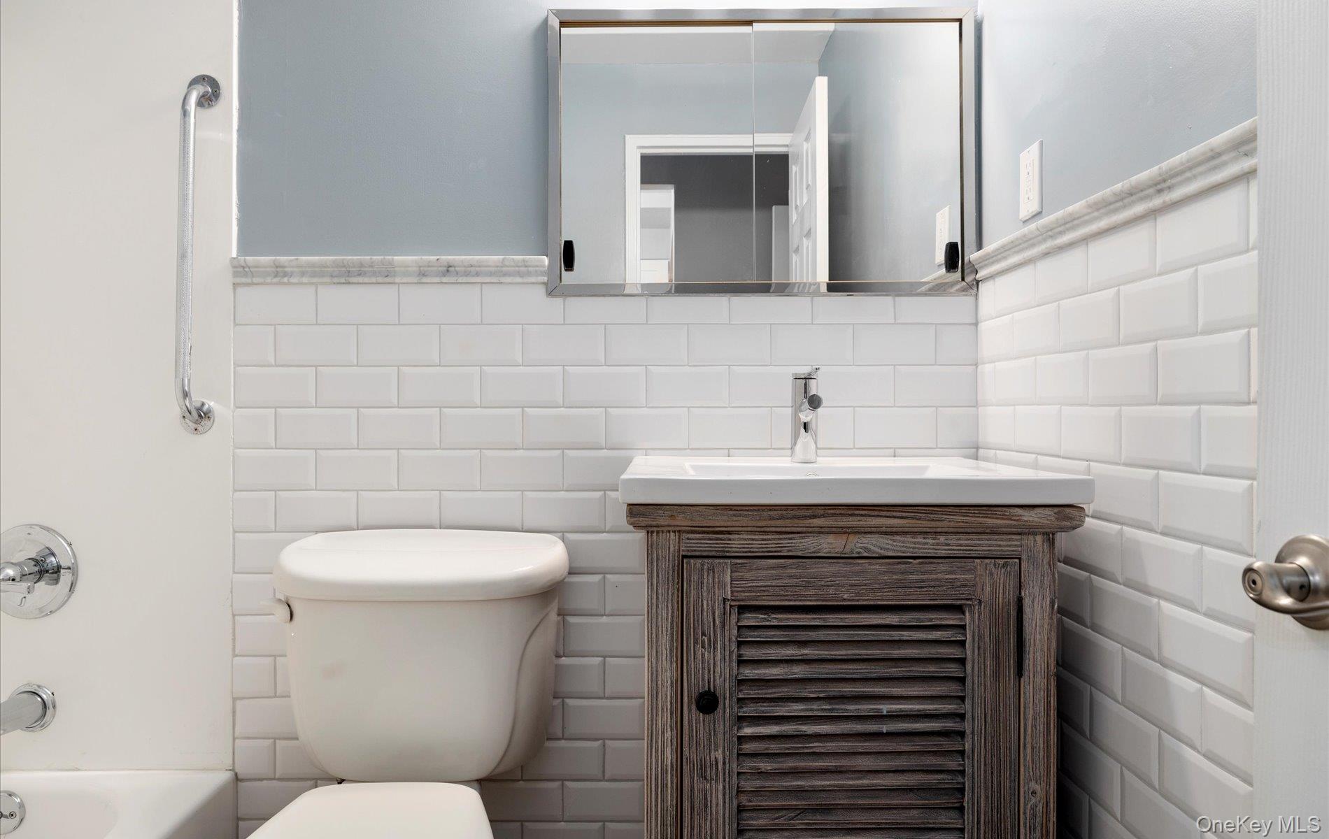 #9 photo, 25-53 College Point Boulevard, Куинс ‖ Flushing , NY 11356