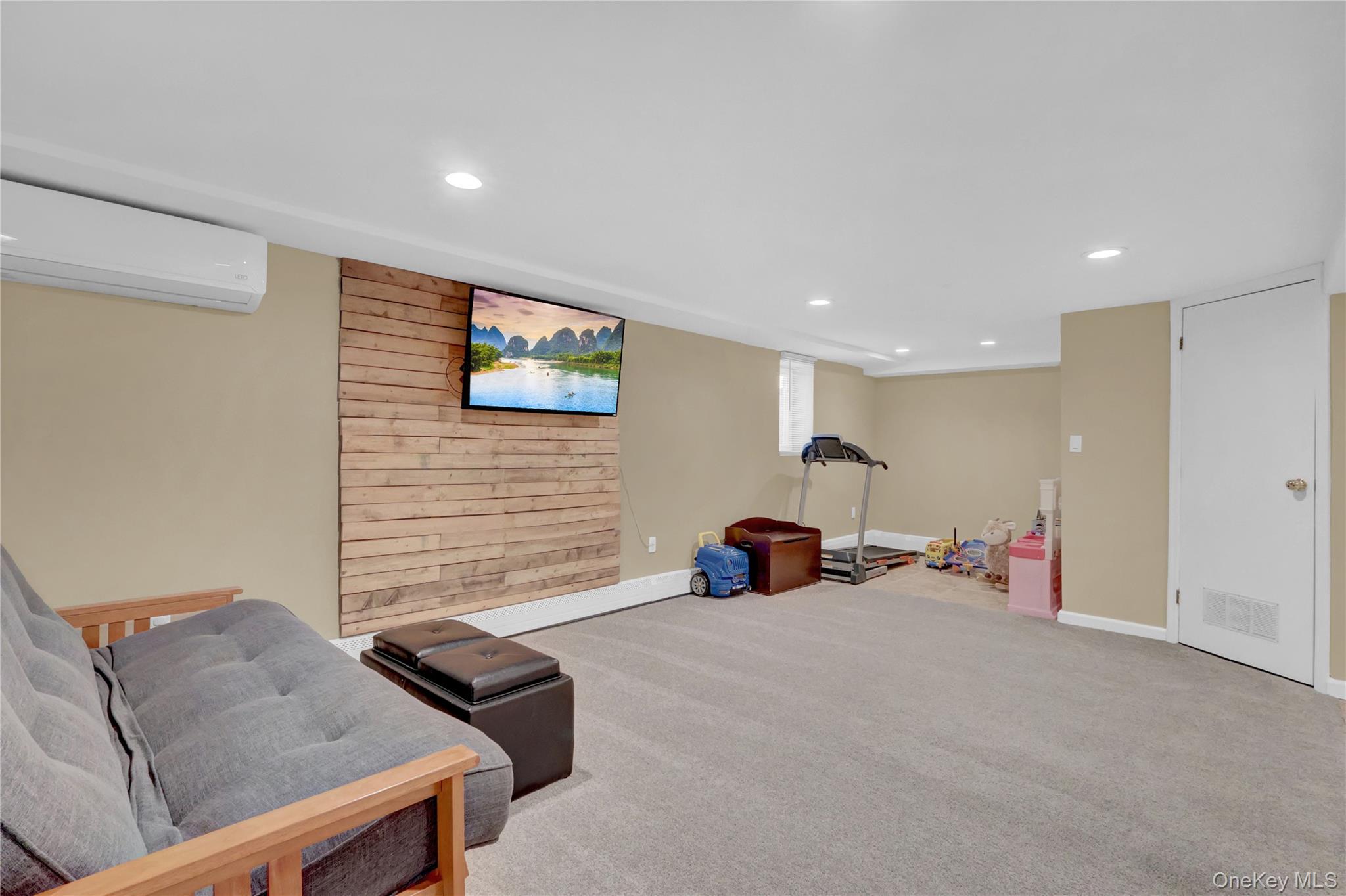 #15 photo, 57 Roosevelt Drive, Bethpage , NY 11714