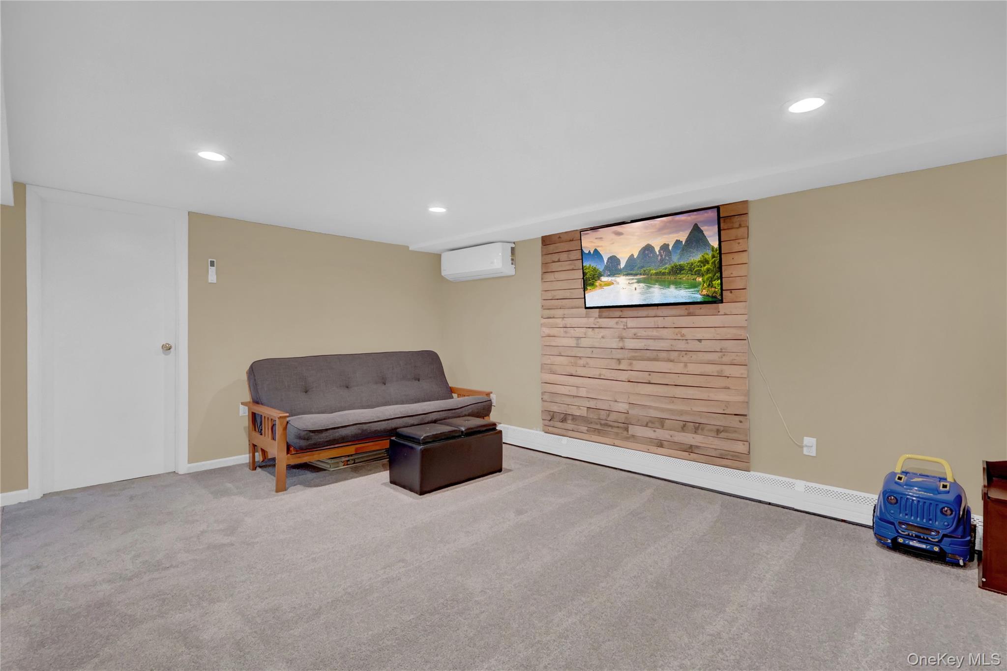 #16 photo, 57 Roosevelt Drive, Bethpage , NY 11714