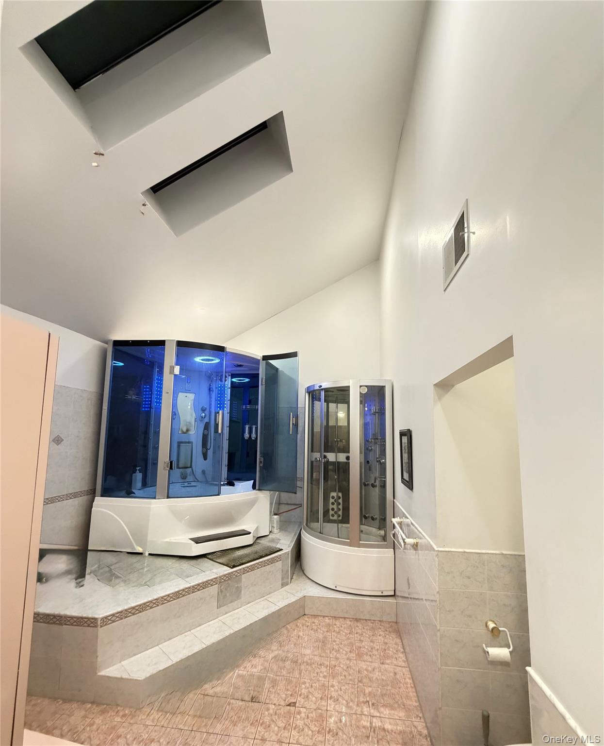 #11 photo, 26105 Bridgewater Avenue, Glen Oaks , NY 11004