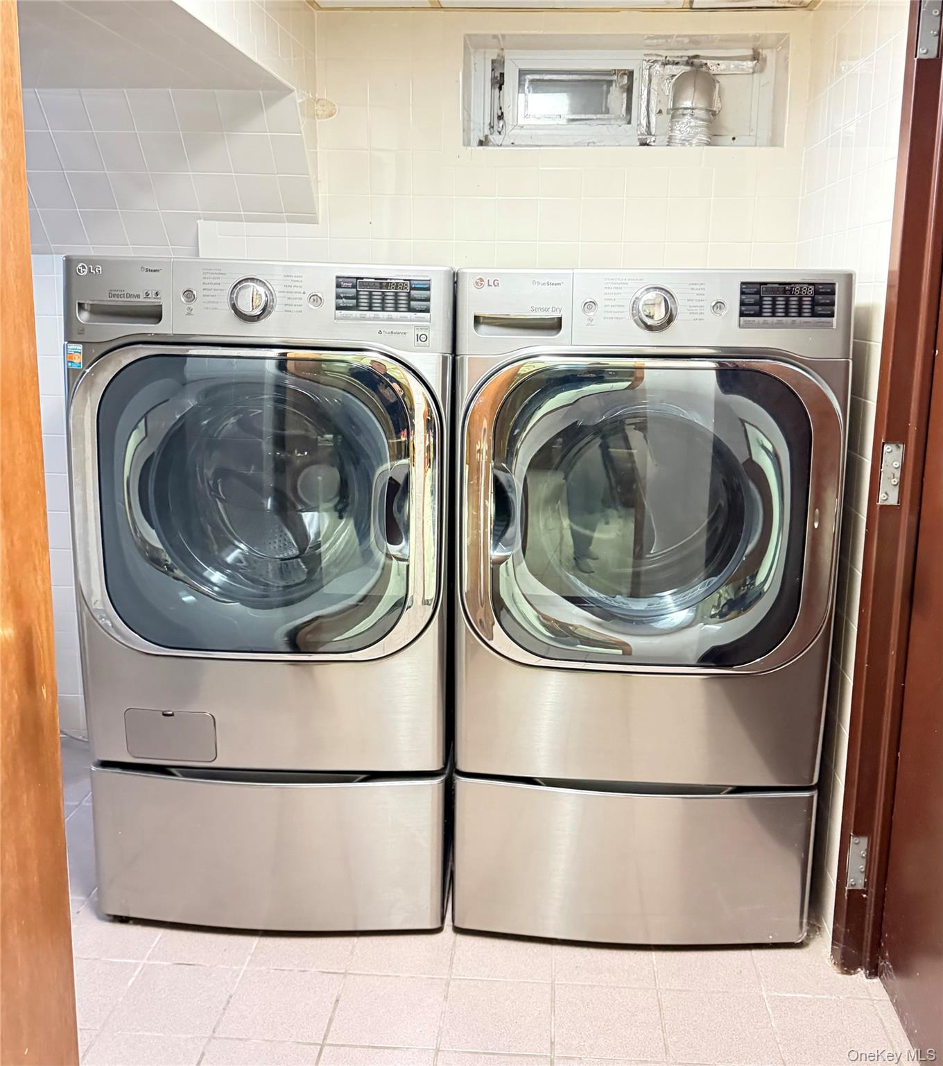 #13 photo, 26105 Bridgewater Avenue, Glen Oaks , NY 11004