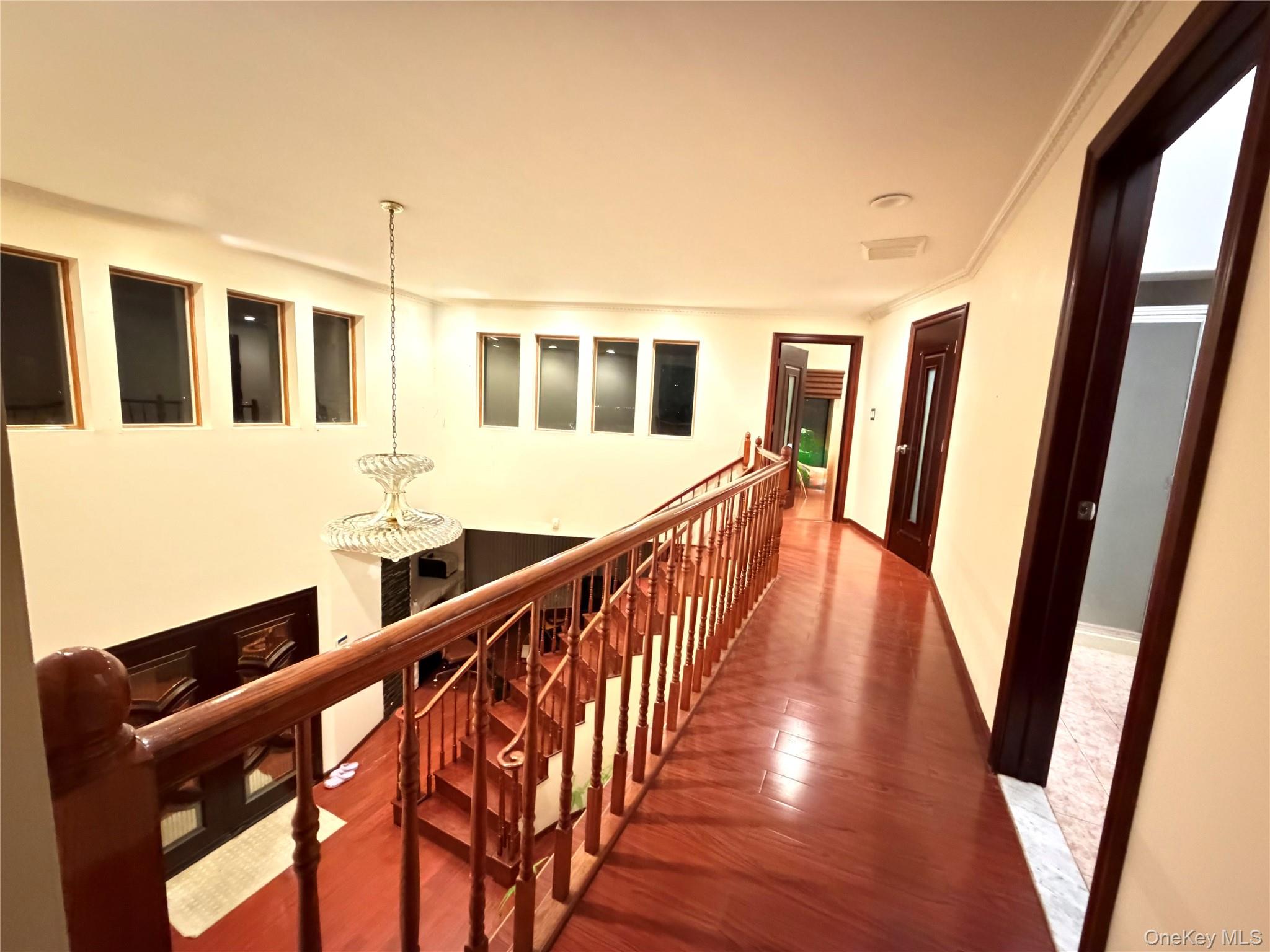 #6 photo, 26105 Bridgewater Avenue, Glen Oaks , NY 11004