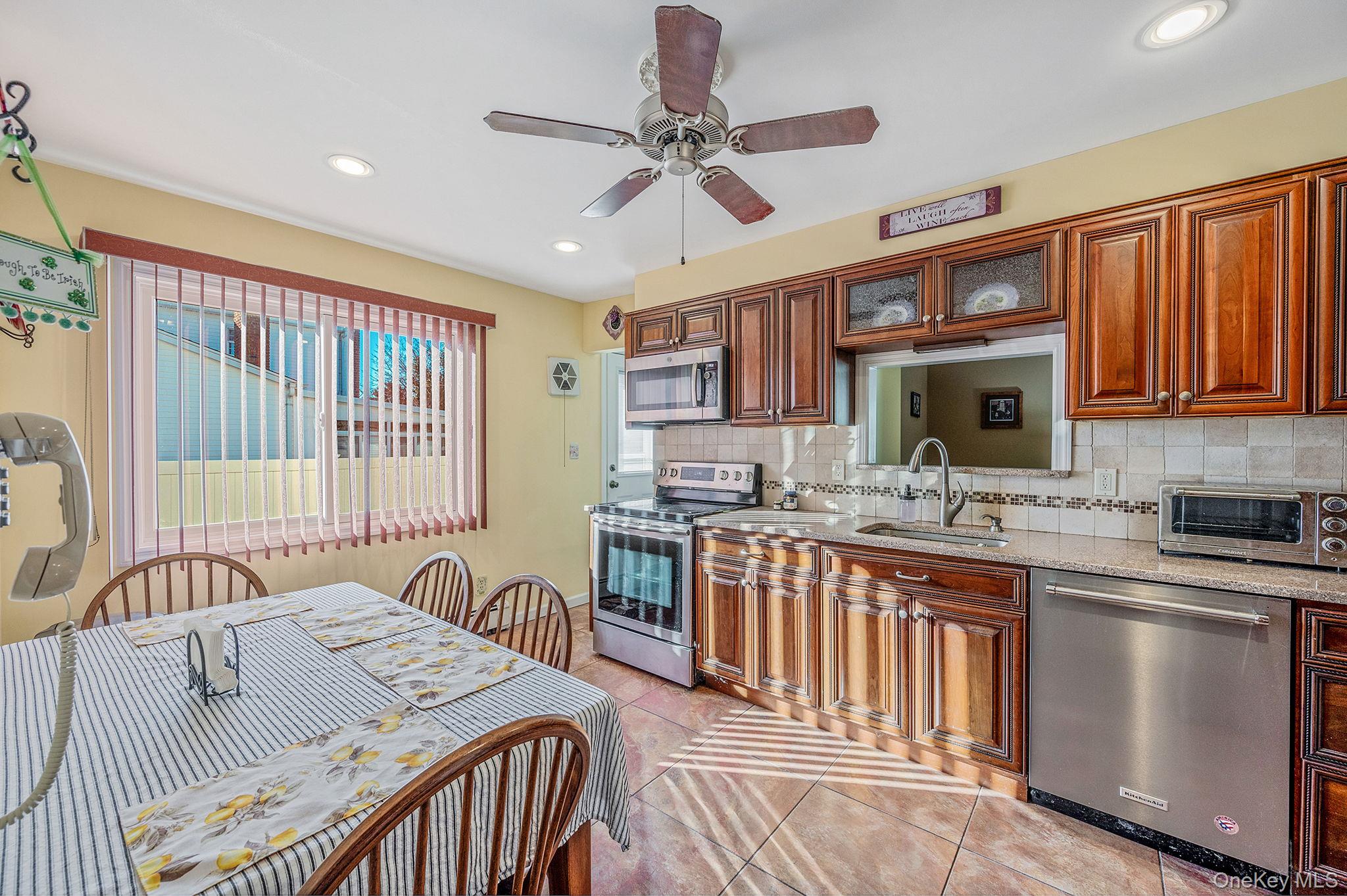 #10 photo, 14 Harp Lane, מחוז סאפוק Sayville , NY 11782