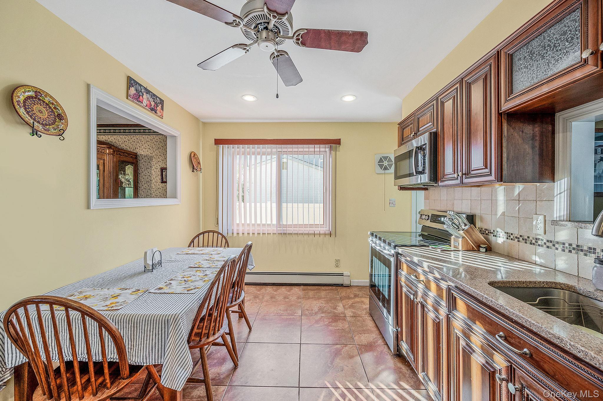 #11 photo, 14 Harp Lane, מחוז סאפוק Sayville , NY 11782