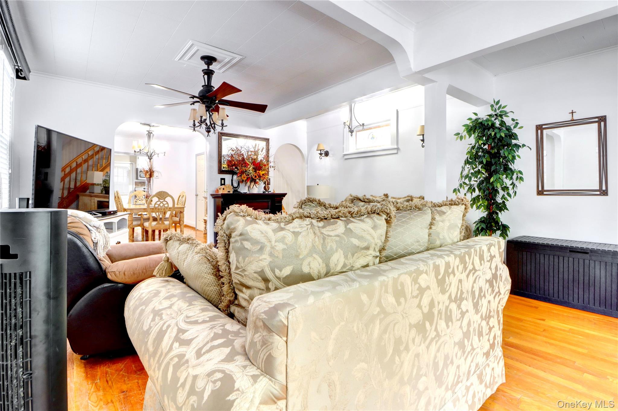 #5 photo, 6510 80th Avenue, קווינס Glendale , NY 11385