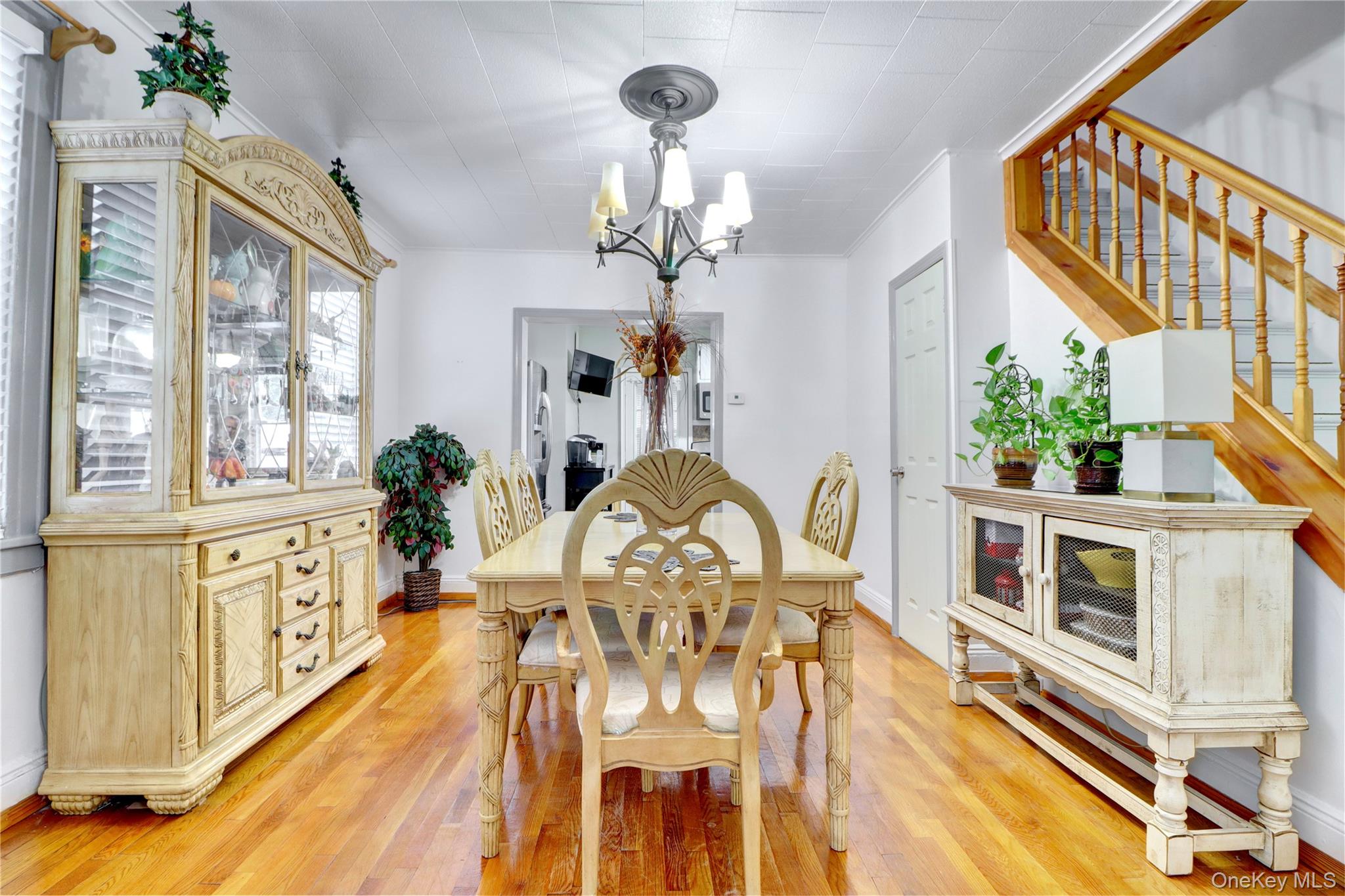 #6 photo, 6510 80th Avenue, קווינס Glendale , NY 11385