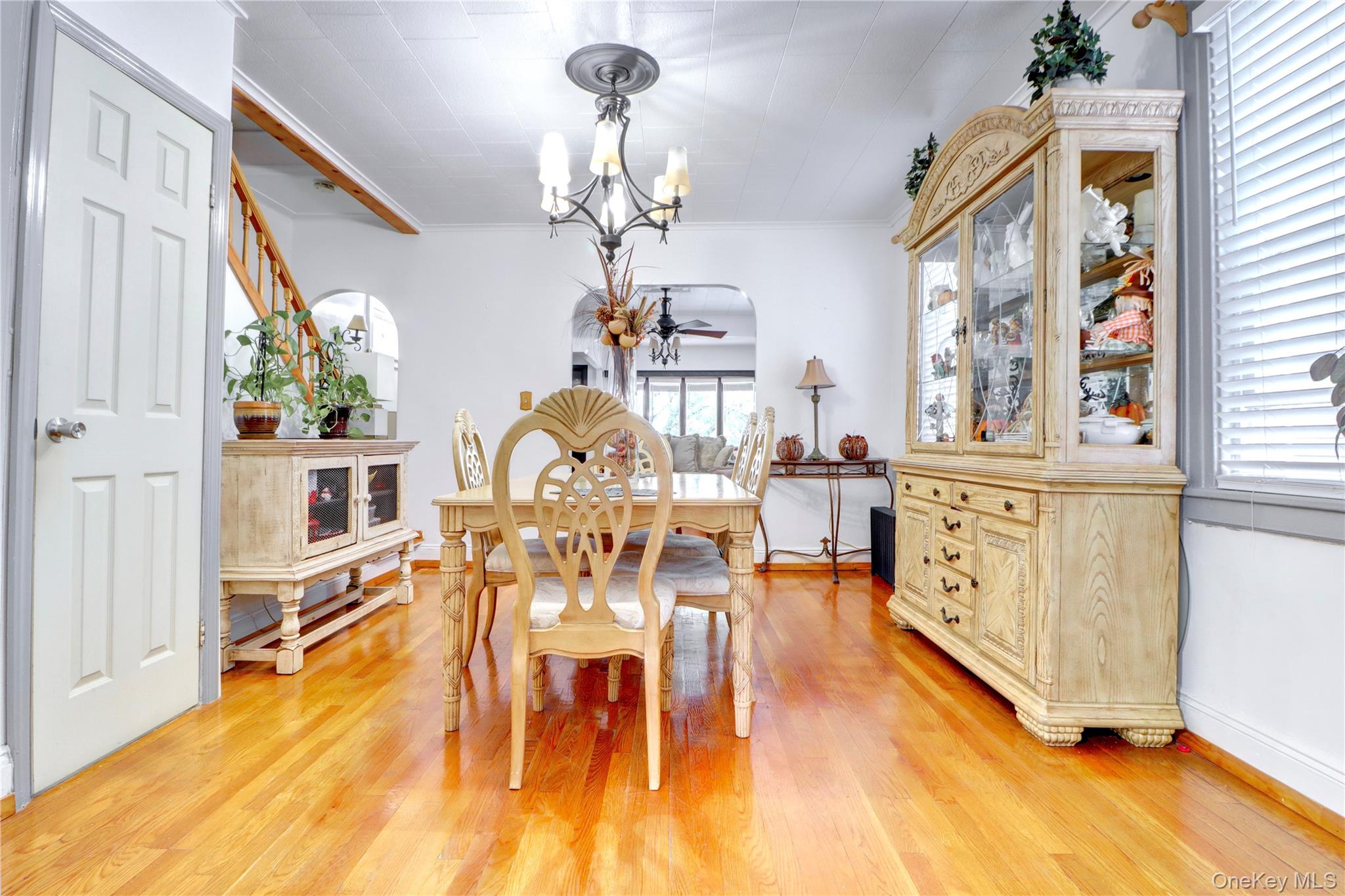 #7 photo, 6510 80th Avenue, קווינס Glendale , NY 11385