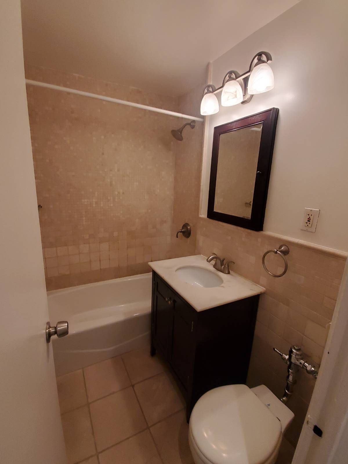 #4 photo, 225 E 46th Street, מנהטן New York , NY 10017