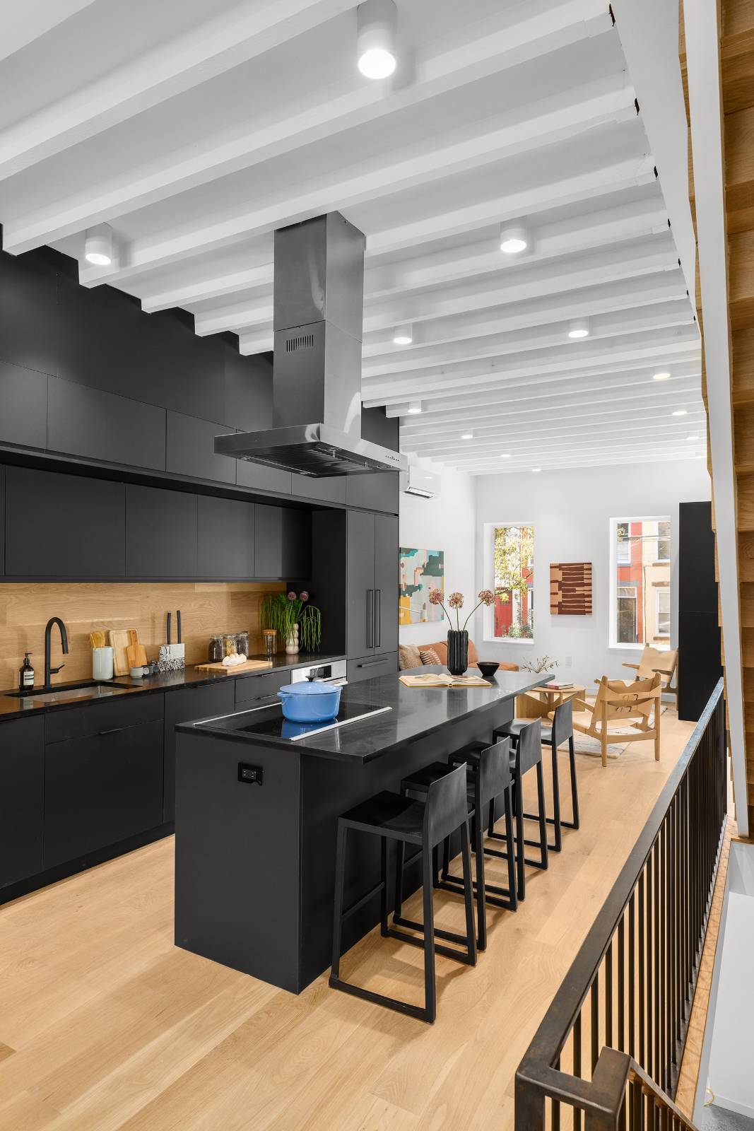 #1 photo, 94 Pioneer Street, #1, 브루클린 Red Hook , NY 11231