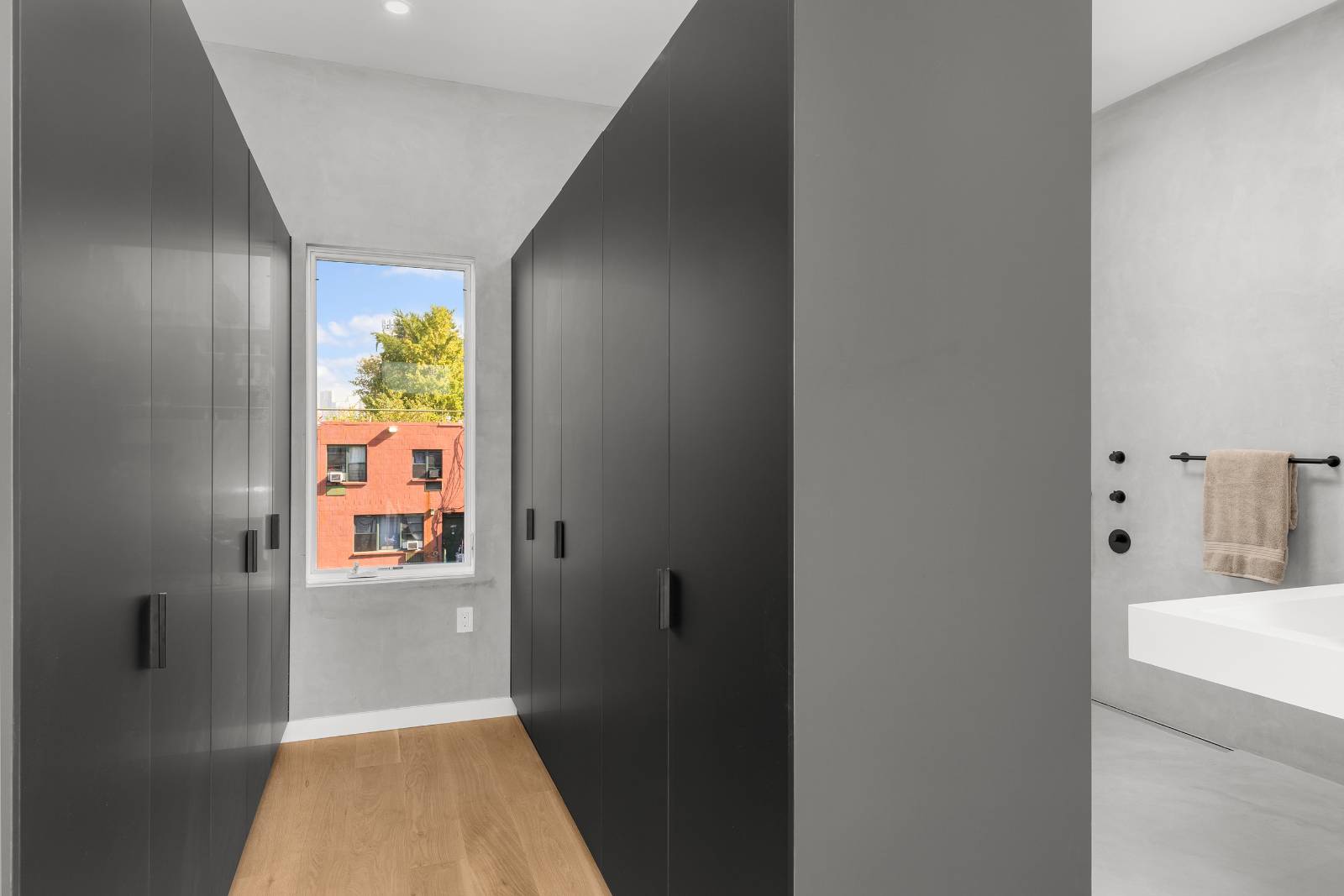 #21 photo, 94 Pioneer Street, #1, 브루클린 Red Hook , NY 11231