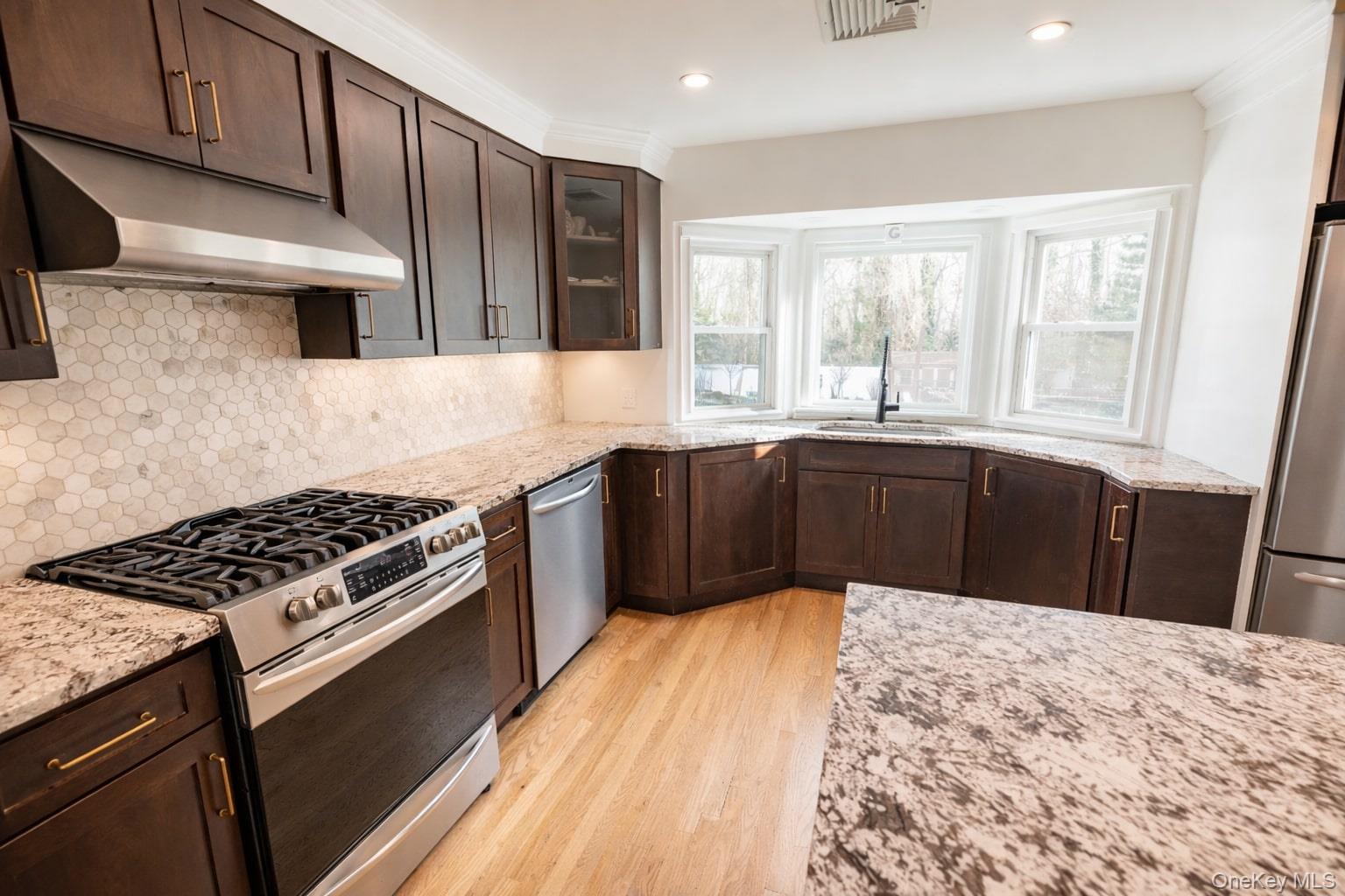 #5 photo, 159 East Drive, Massapequa , NY 11758