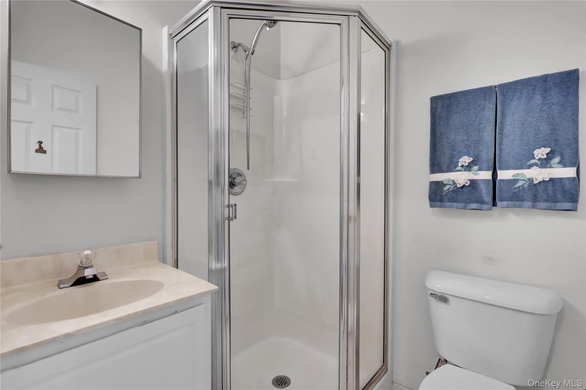 #4 photo, 816 Narragansett Villas Drive, Lindenhurst , NY 11757