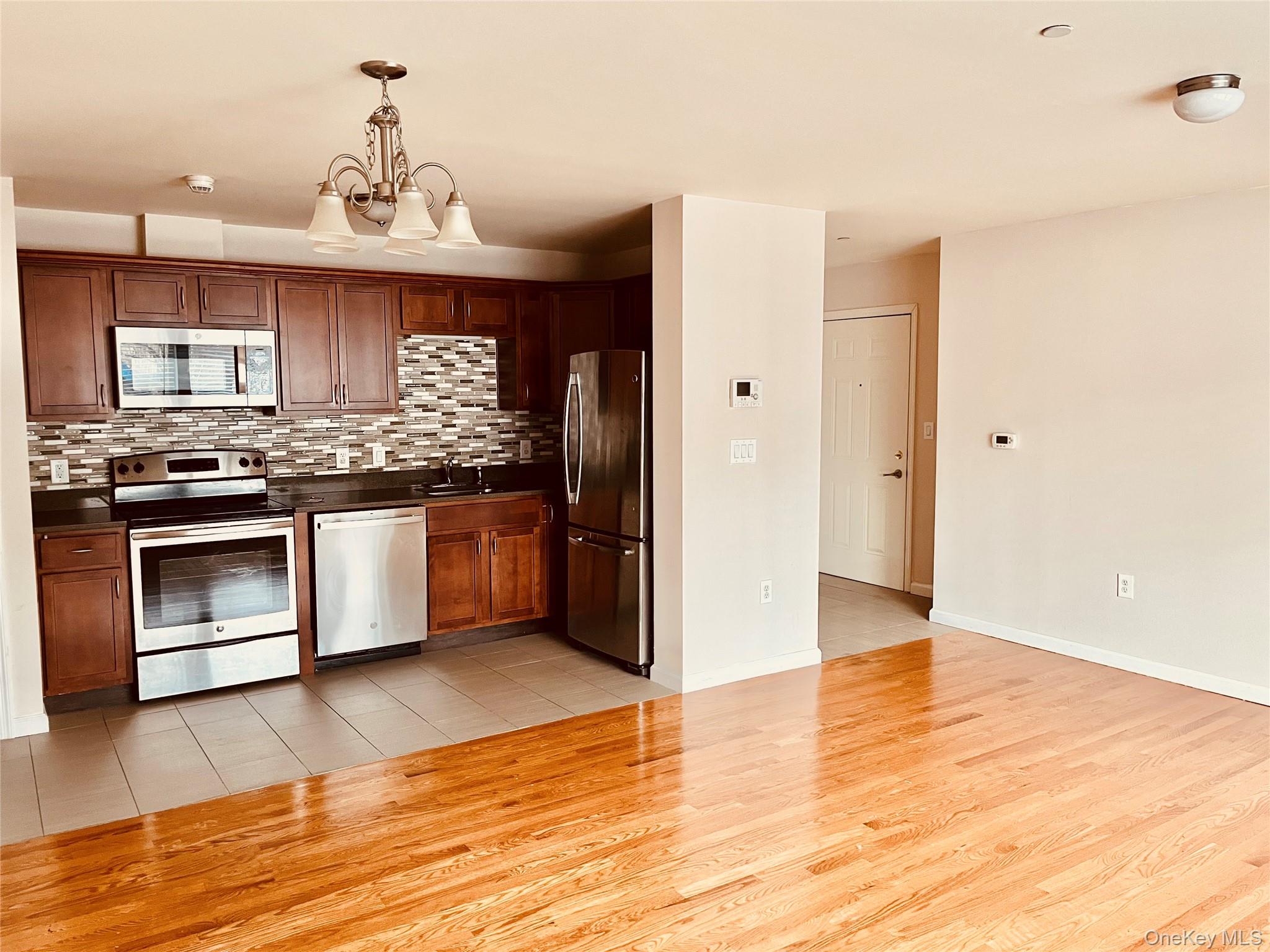 #3 photo, 160 Chatterton Avenue, White Plains , NY 10606