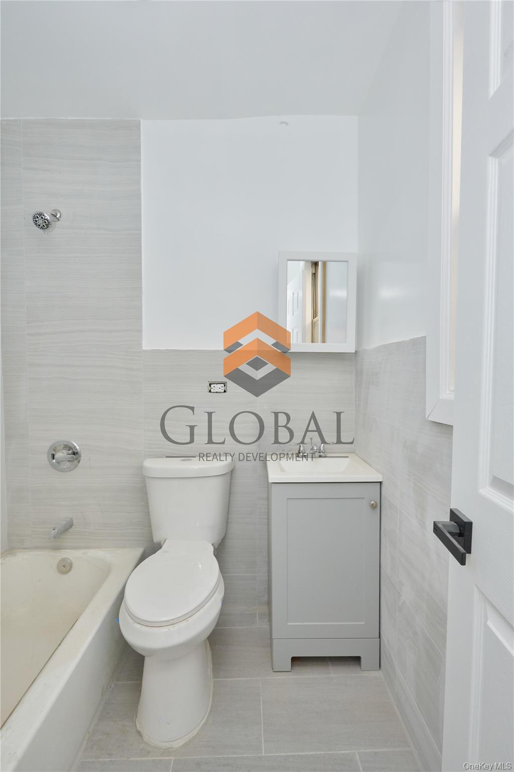 #3 photo, 762 E 221st Street, Bronx , NY 10467