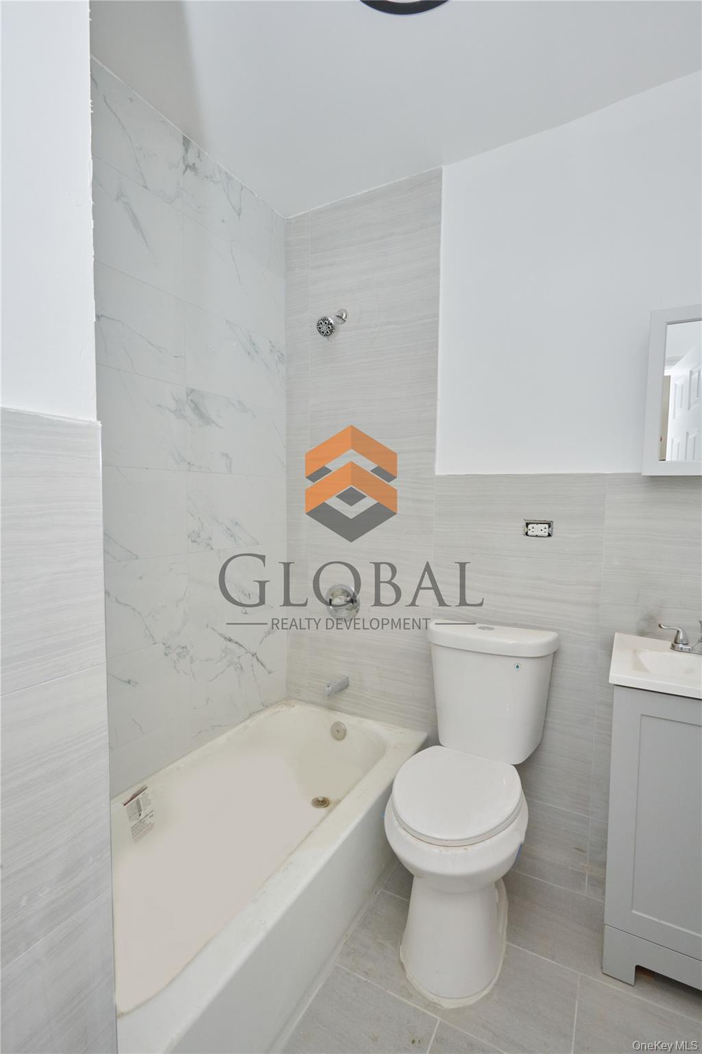 #4 photo, 762 E 221st Street, Bronx , NY 10467