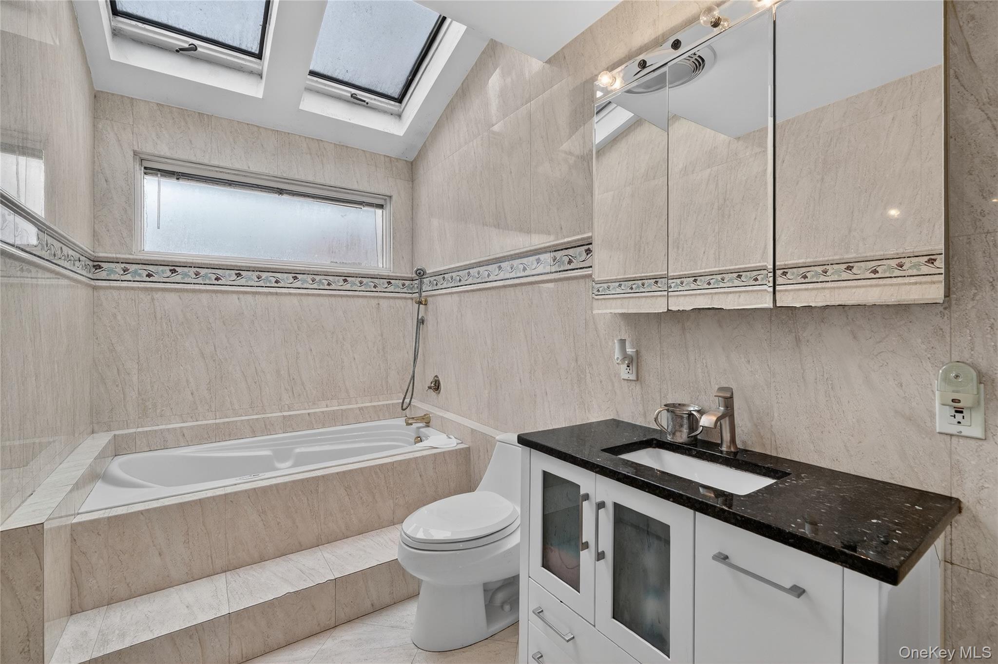 #13 photo, 4 Lois Lane, Monsey , NY 10952