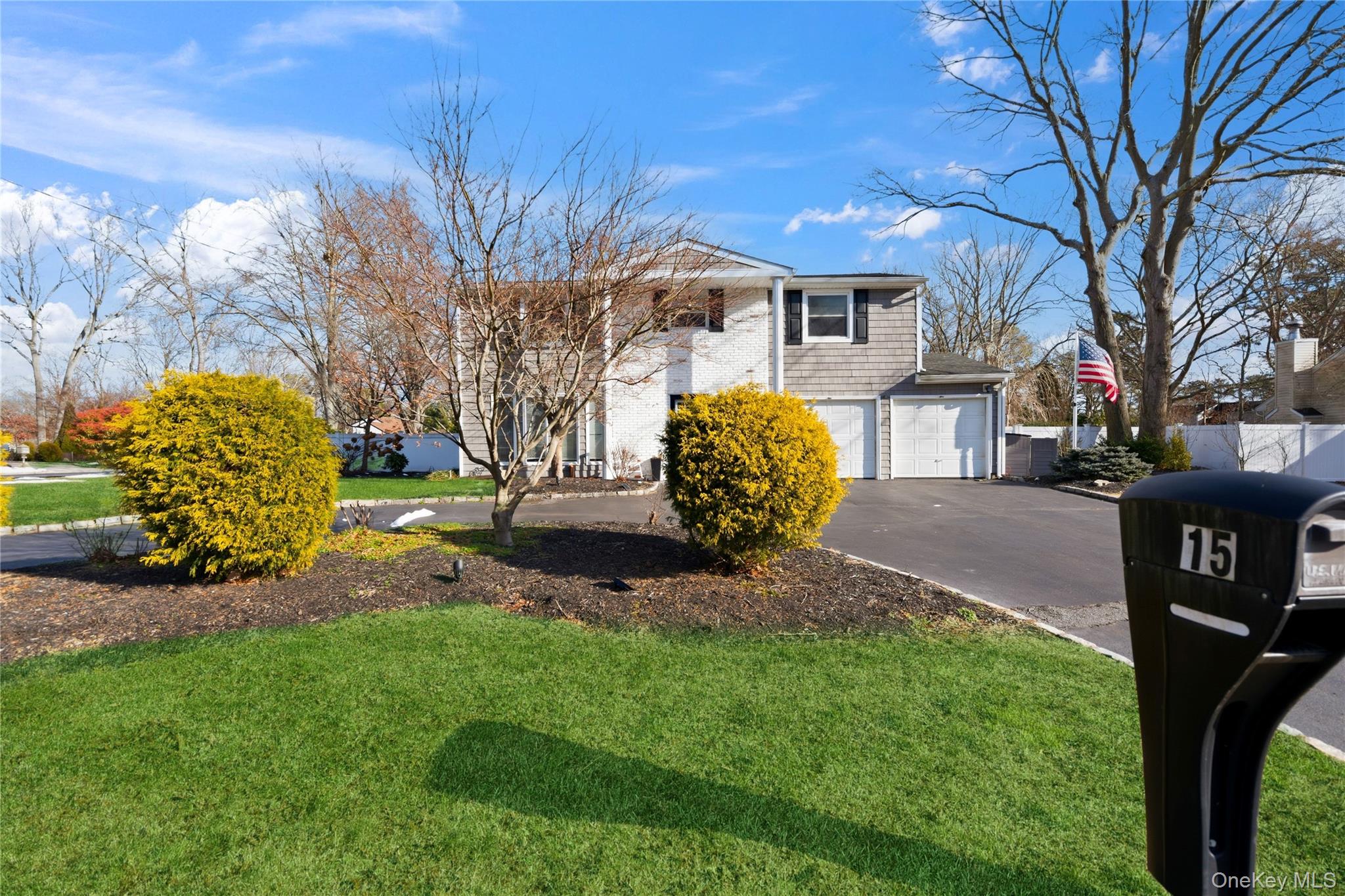 #1 photo, 15 Autumn Drive, सफ़ोक काउंटी Mount Sinai , NY 11766