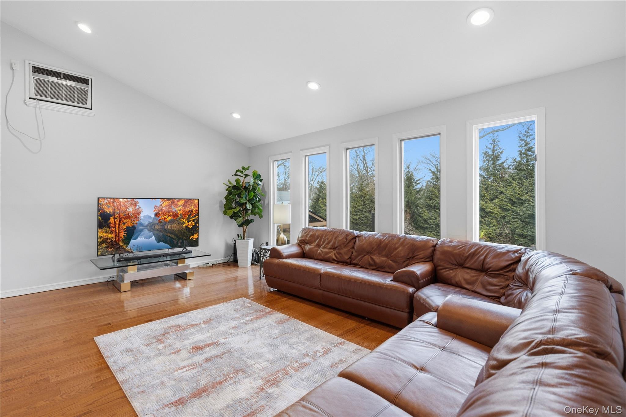 #16 photo, 15 Autumn Drive, सफ़ोक काउंटी Mount Sinai , NY 11766