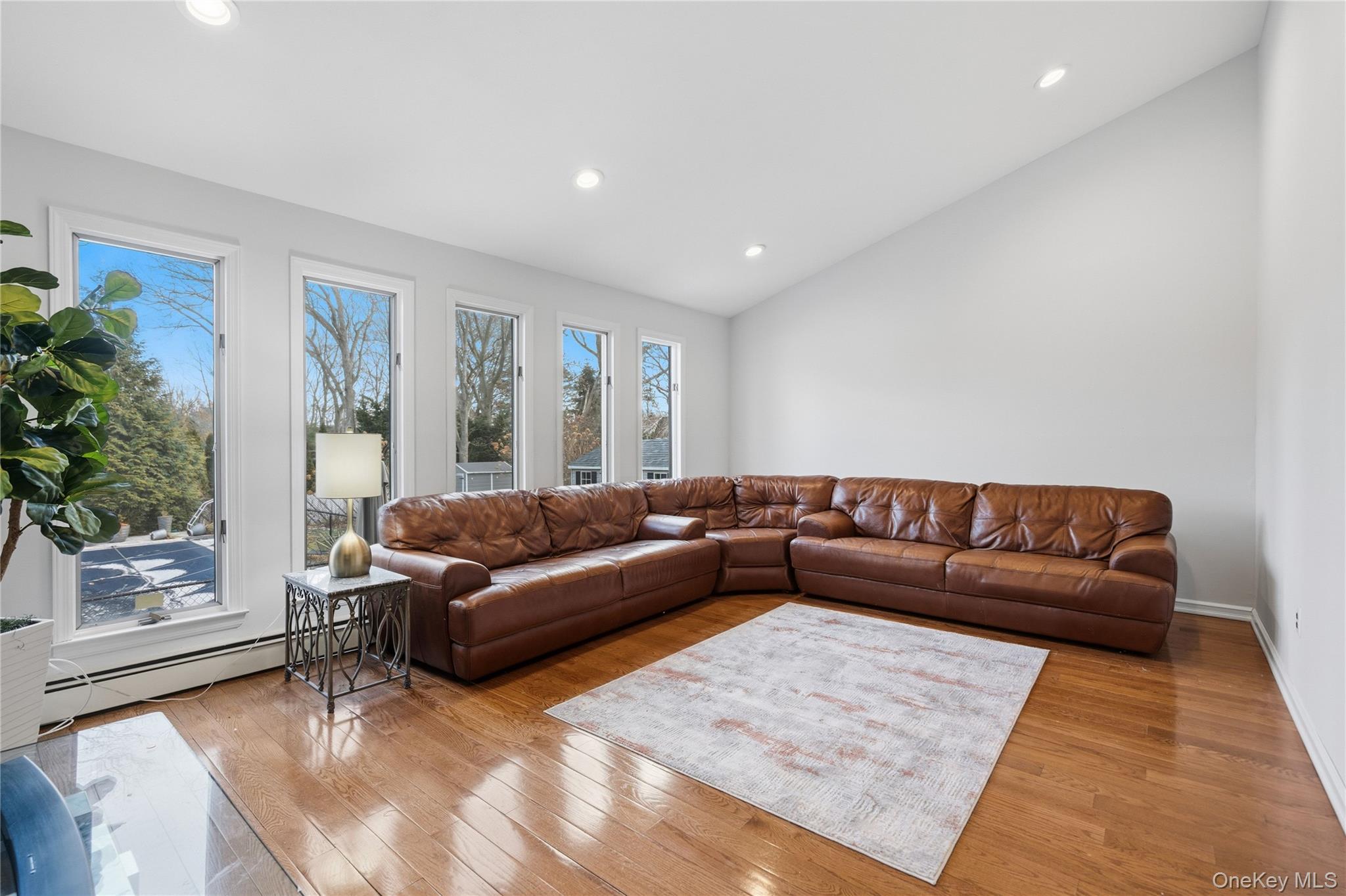 #17 photo, 15 Autumn Drive, सफ़ोक काउंटी Mount Sinai , NY 11766