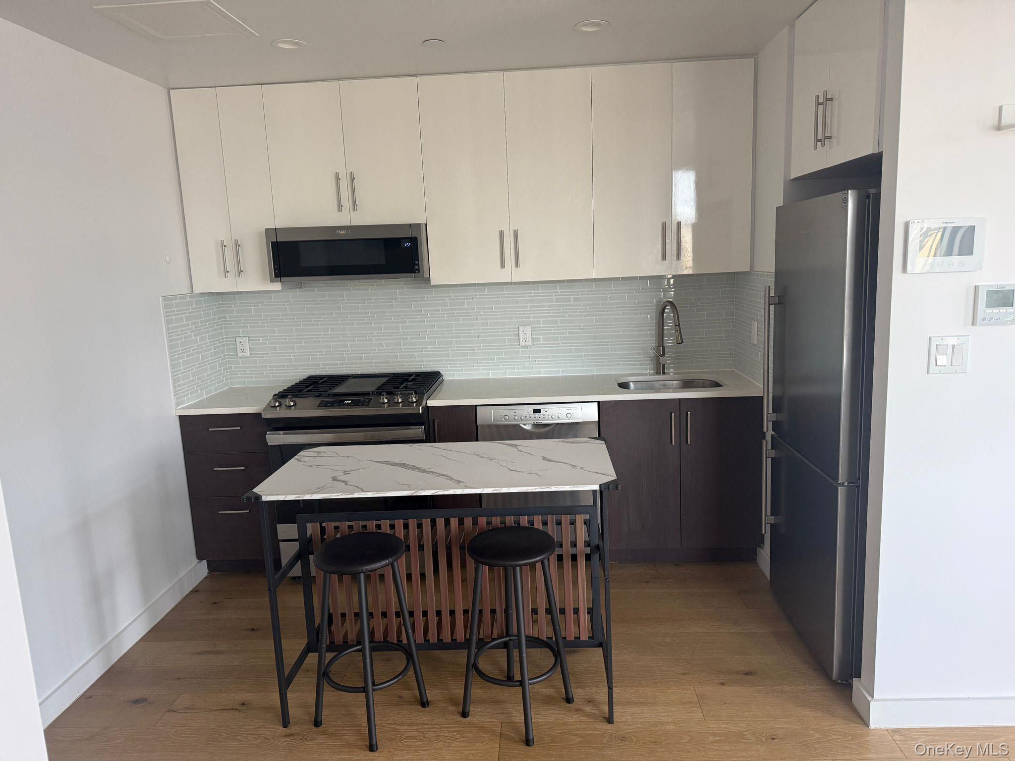 #4 photo, 97-29 64TH RD 6G, कुईंस Rego Park , NY 11374