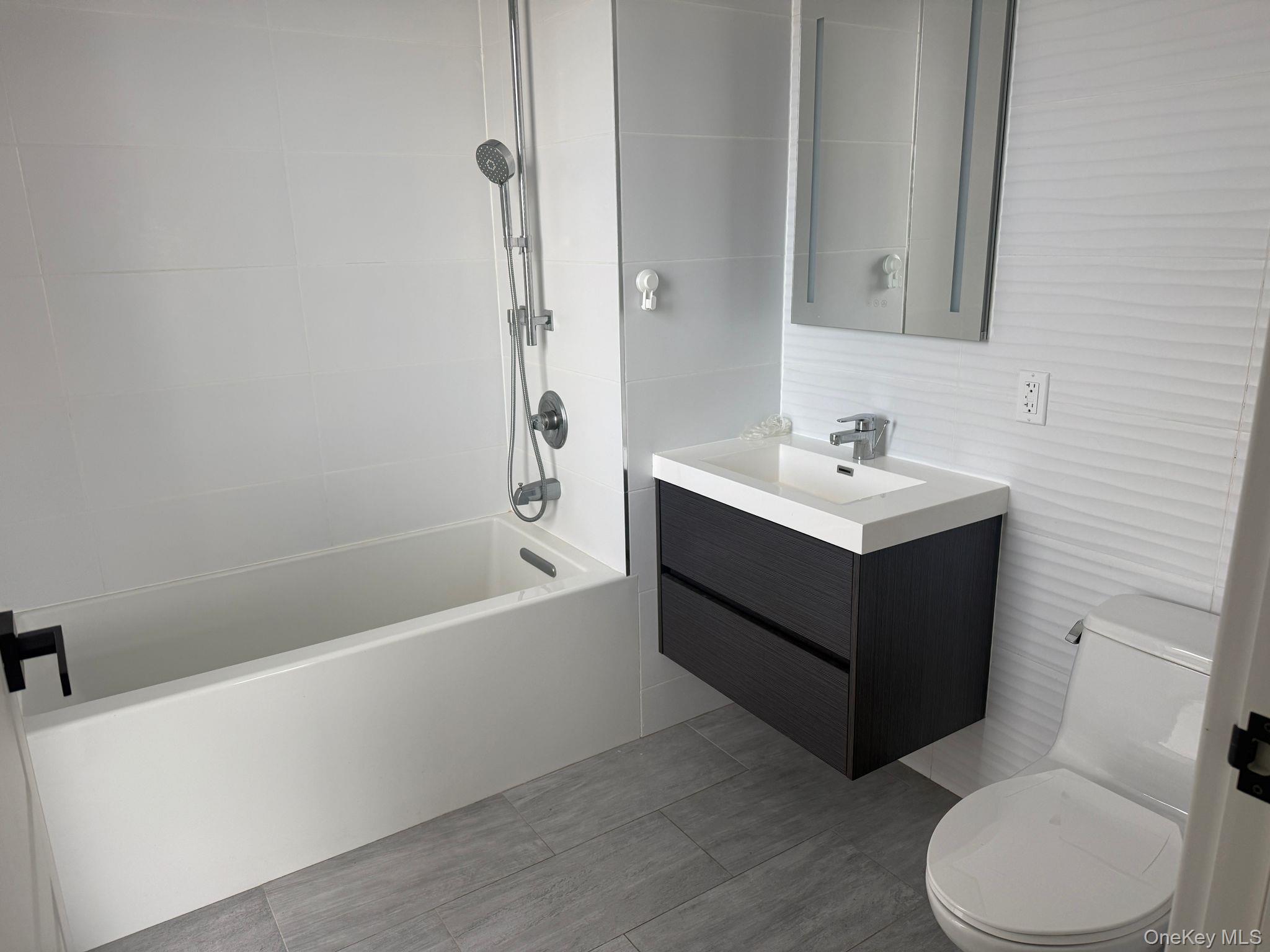 #8 photo, 97-29 64TH RD 6G, कुईंस Rego Park , NY 11374