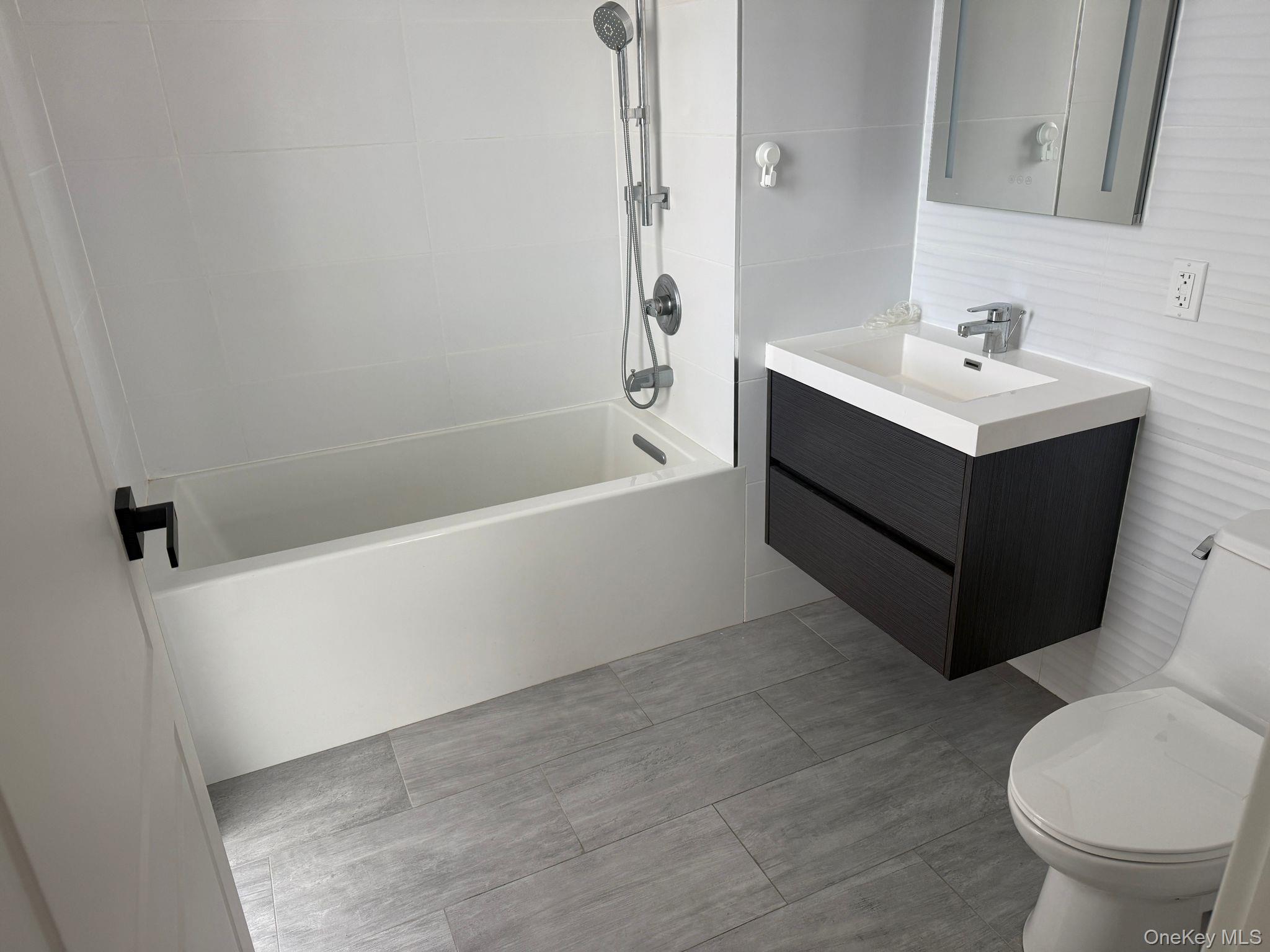 #9 photo, 97-29 64TH RD 6G, कुईंस Rego Park , NY 11374