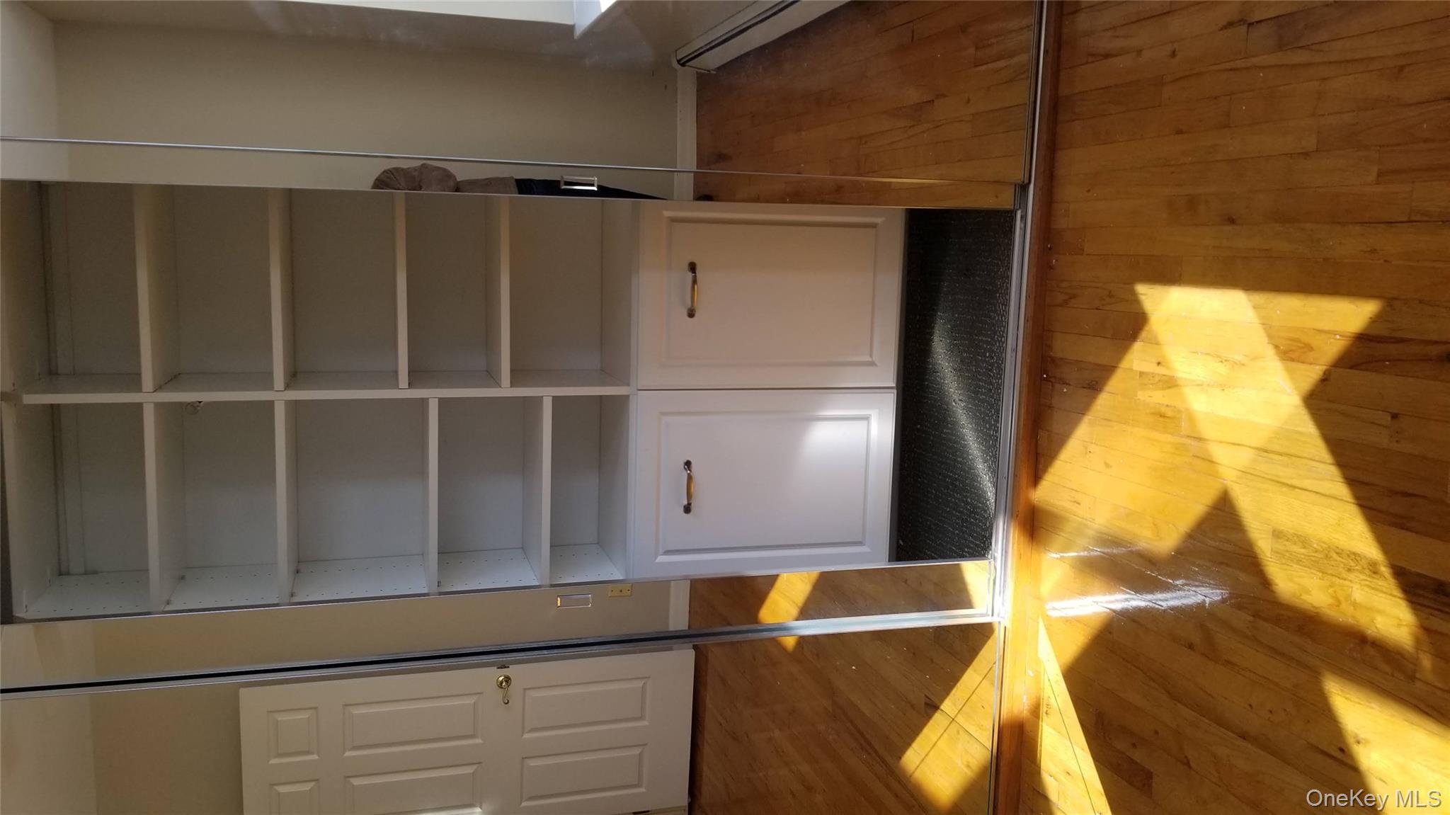 #7 photo, 25 West Broadway, नासाउ काउंटी Long Beach , NY 11561