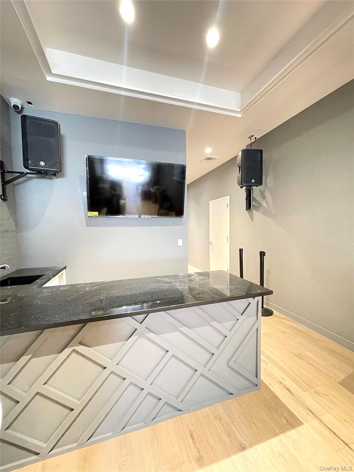 #12 photo, 74A & 74 Hillside Avenue, 롱 아일랜드 Williston Park , NY 11596