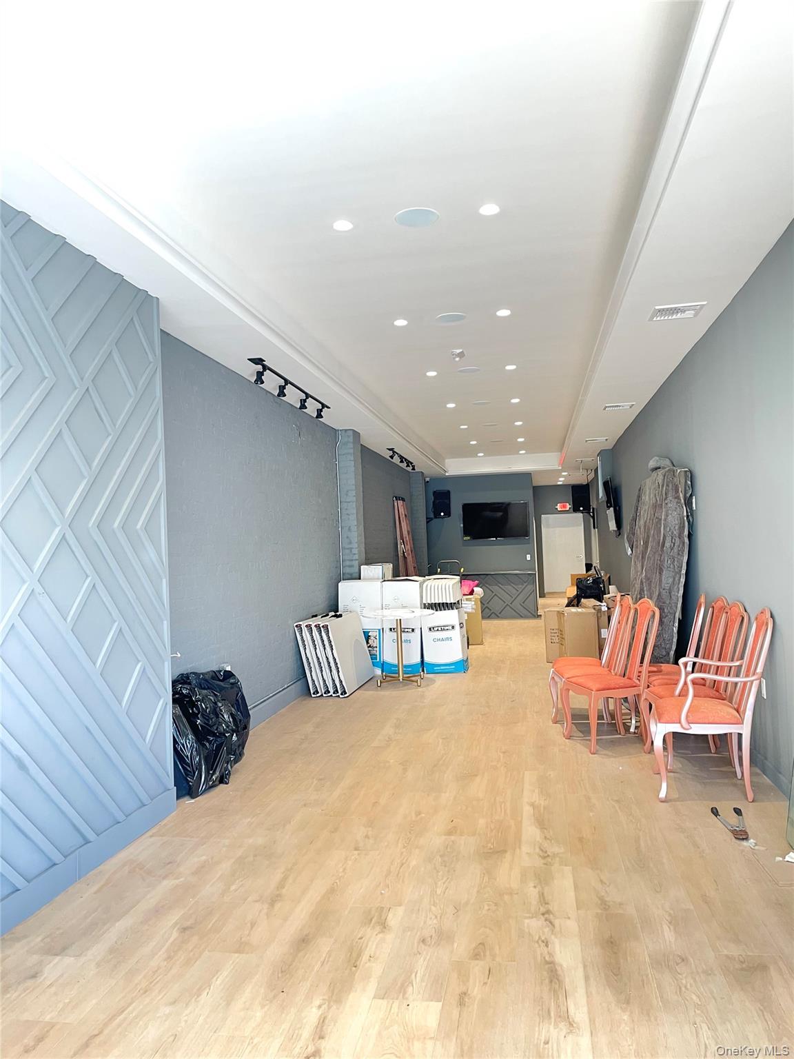 #13 photo, 74A & 74 Hillside Avenue, 롱 아일랜드 Williston Park , NY 11596