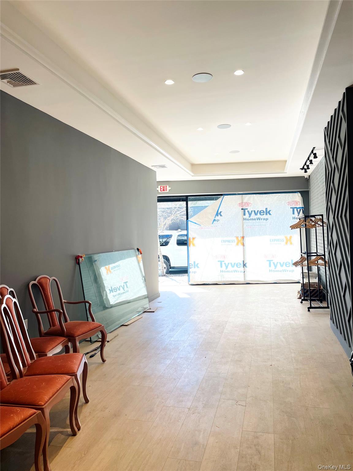 #14 photo, 74A & 74 Hillside Avenue, 롱 아일랜드 Williston Park , NY 11596