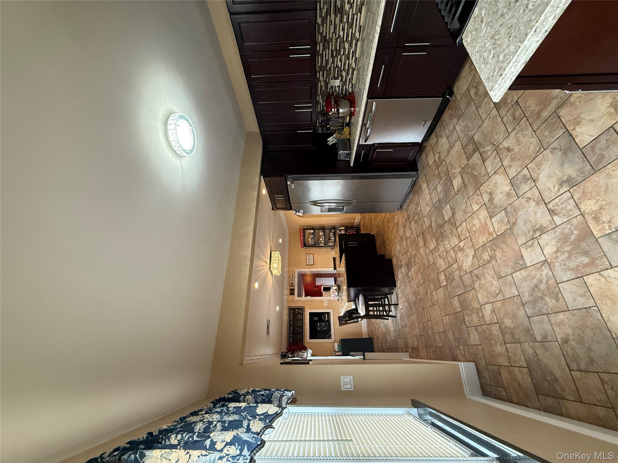 #11 photo, 57 Laurel Road, מחוז סאפוק Lindenhurst , NY 11757