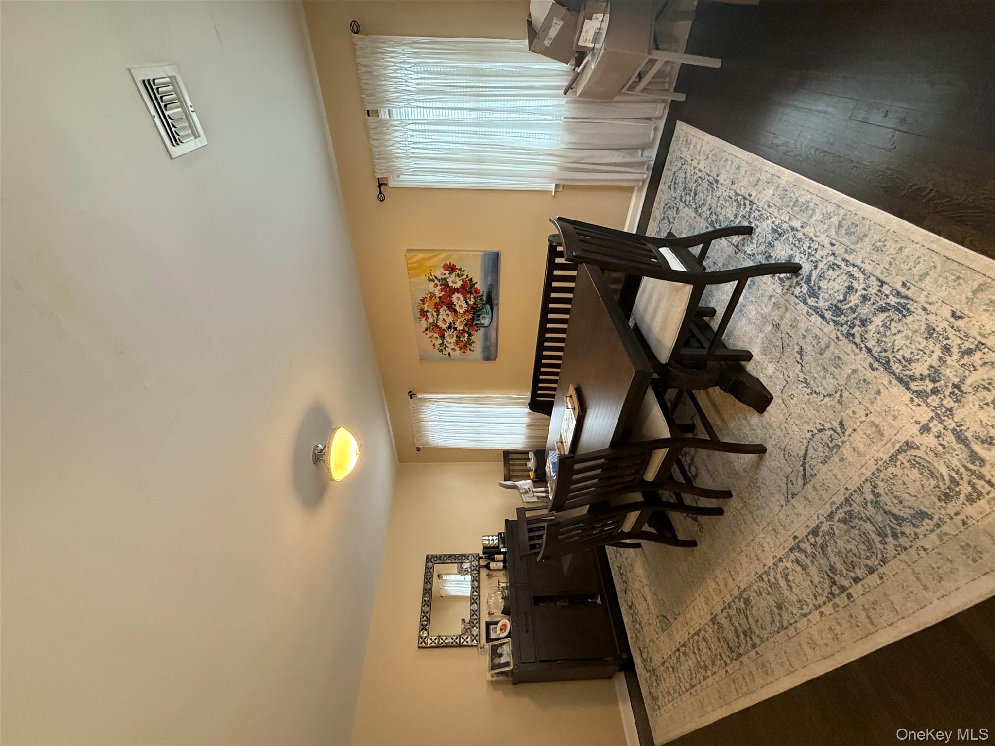 #12 photo, 57 Laurel Road, מחוז סאפוק Lindenhurst , NY 11757