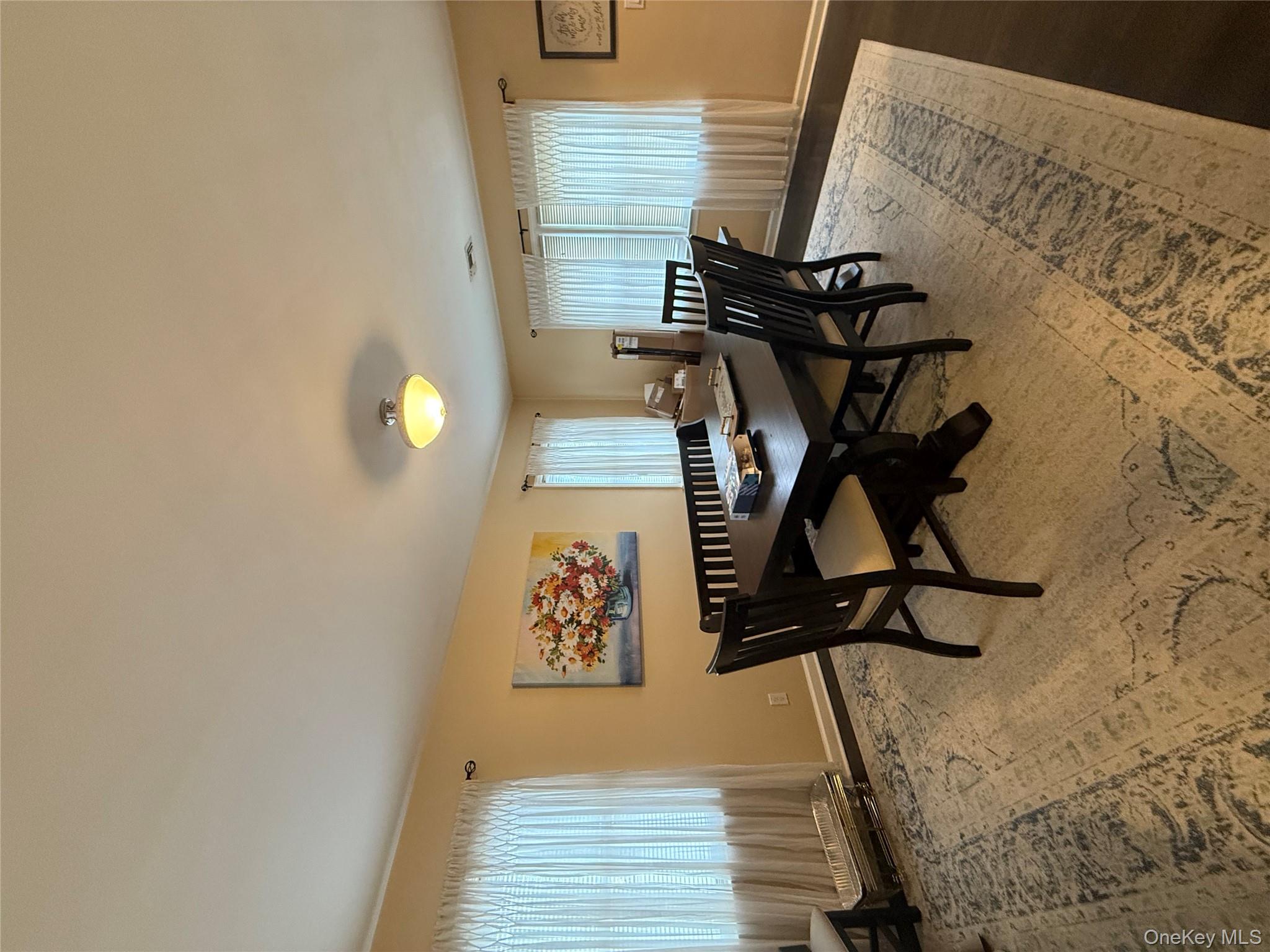 #13 photo, 57 Laurel Road, מחוז סאפוק Lindenhurst , NY 11757