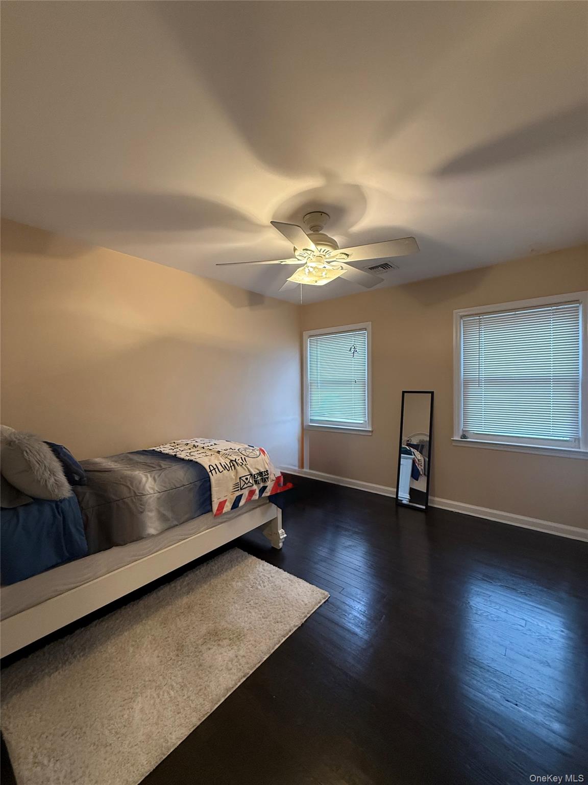 #14 photo, 57 Laurel Road, מחוז סאפוק Lindenhurst , NY 11757