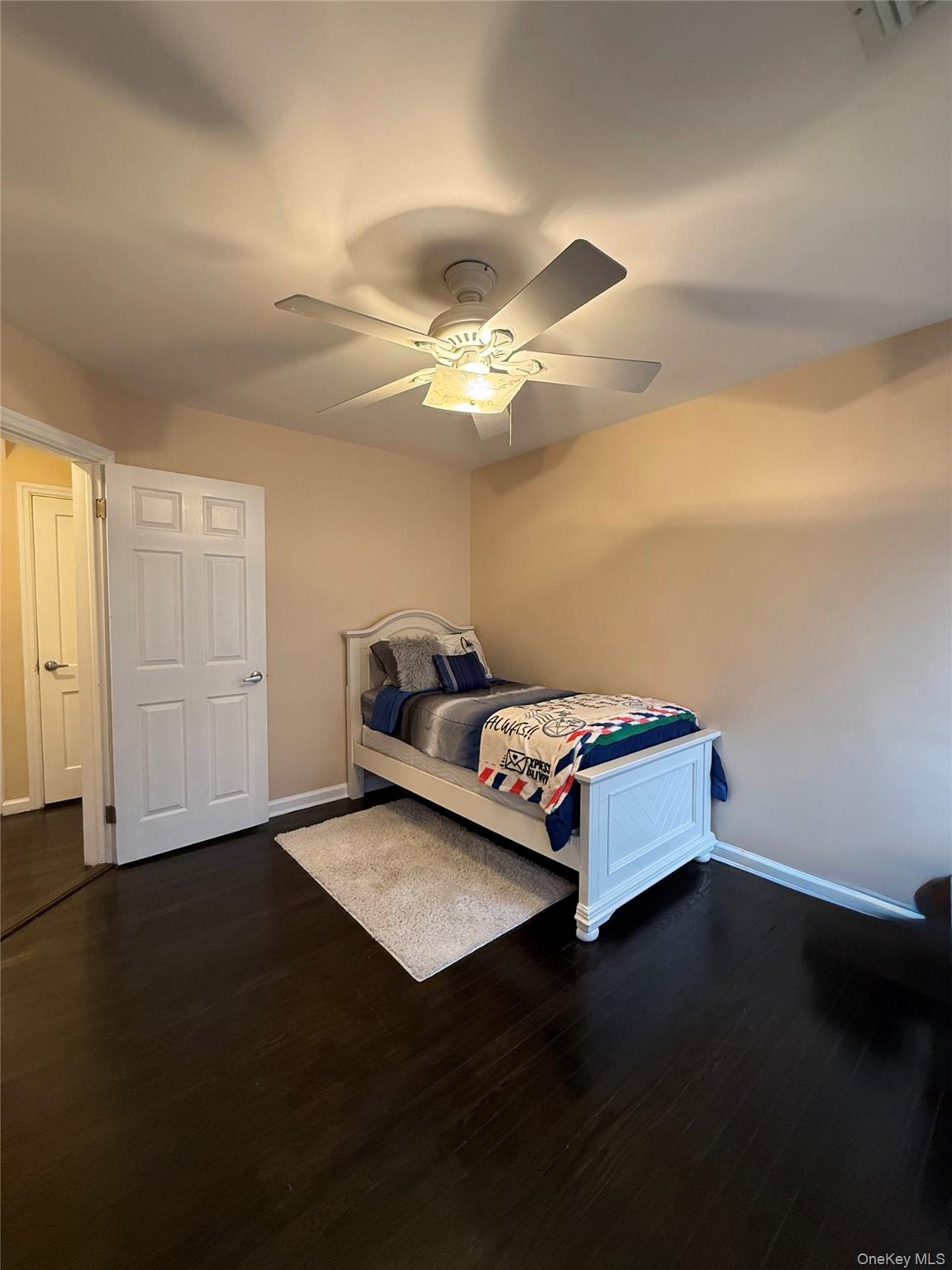 #15 photo, 57 Laurel Road, מחוז סאפוק Lindenhurst , NY 11757