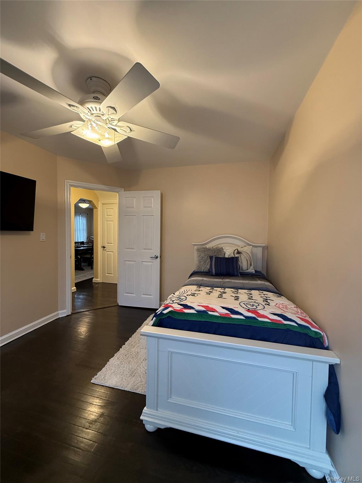 #16 photo, 57 Laurel Road, מחוז סאפוק Lindenhurst , NY 11757