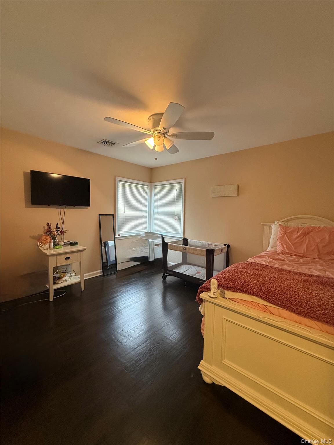 #17 photo, 57 Laurel Road, מחוז סאפוק Lindenhurst , NY 11757