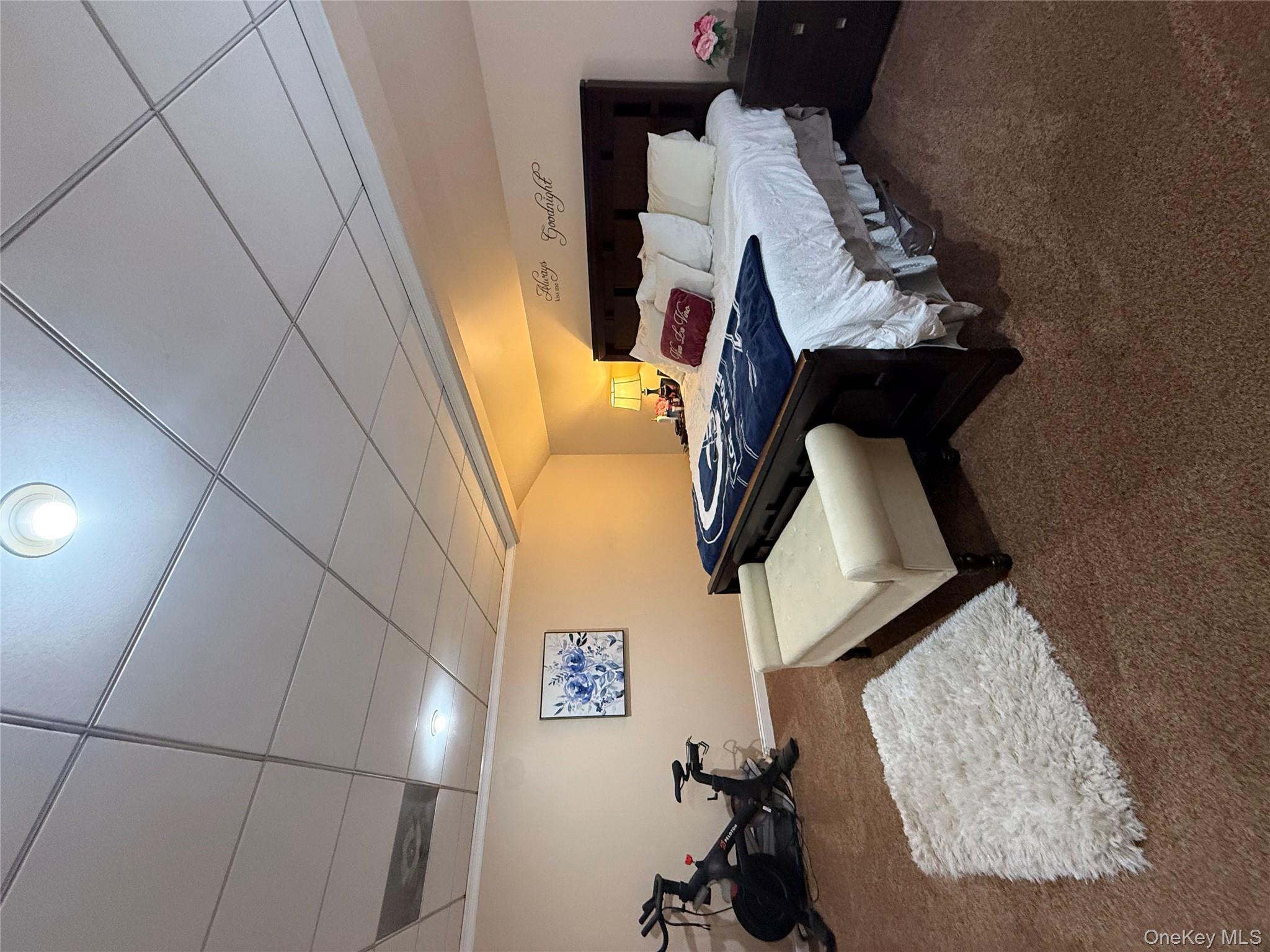 #6 photo, 57 Laurel Road, מחוז סאפוק Lindenhurst , NY 11757