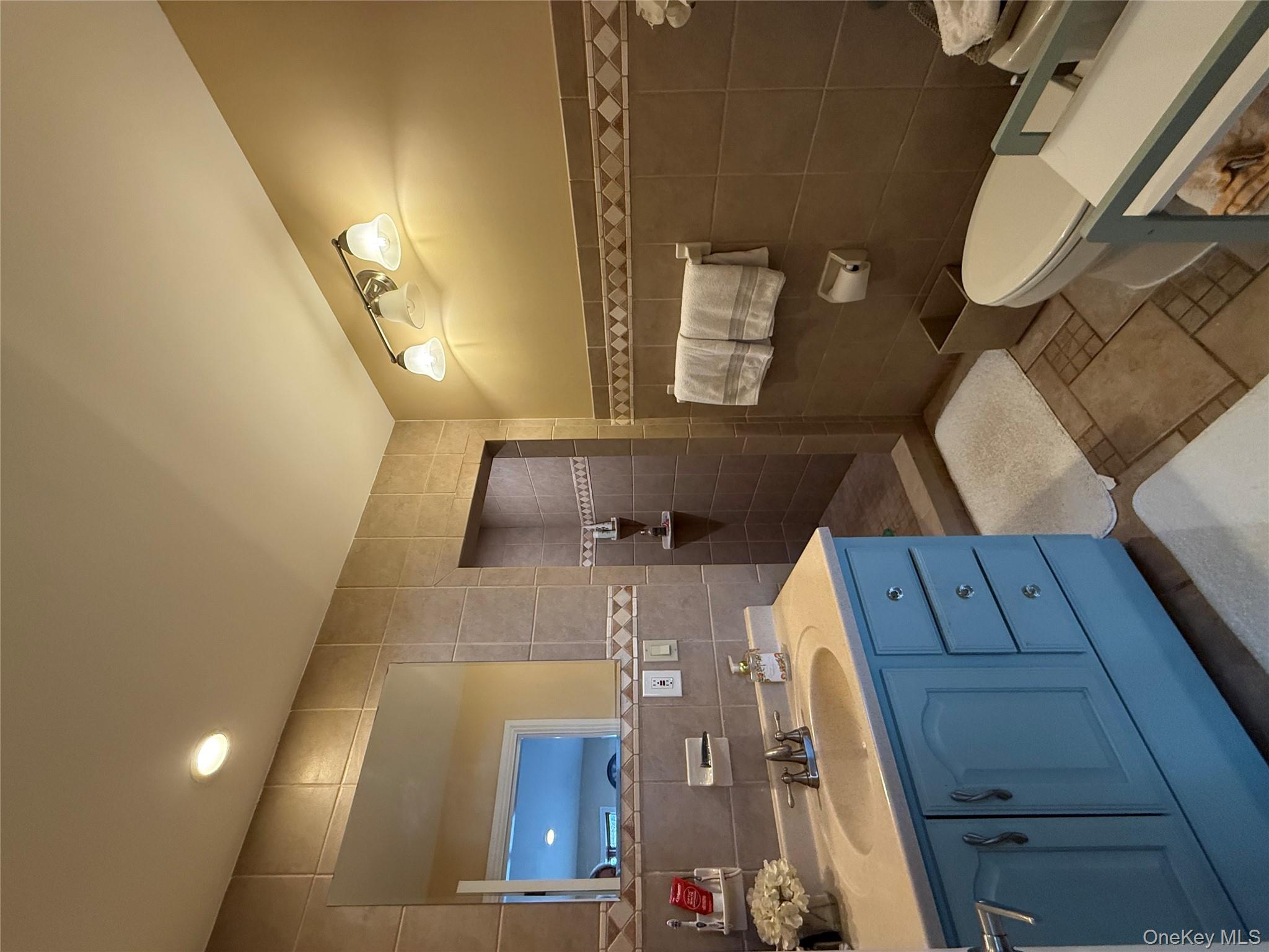 #8 photo, 57 Laurel Road, מחוז סאפוק Lindenhurst , NY 11757