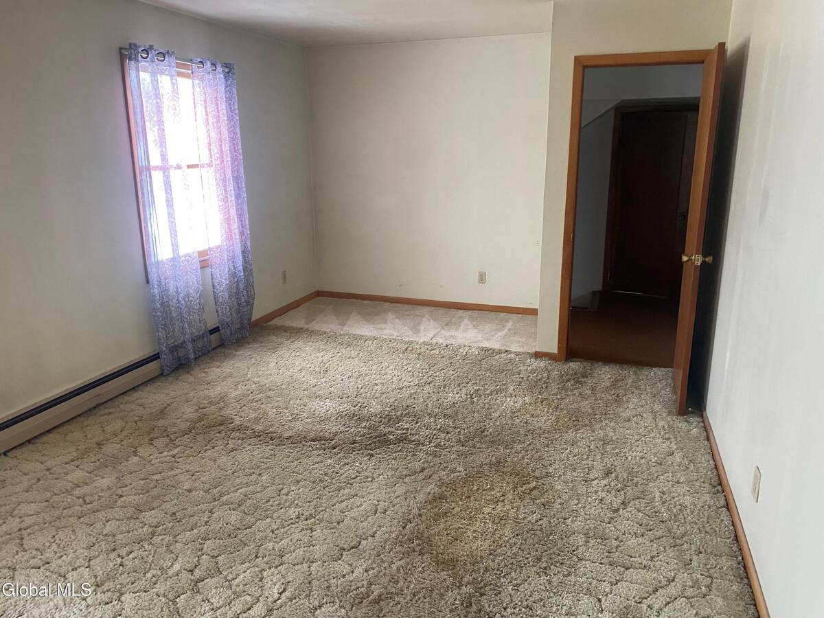 #11 photo, 1126 Vinewood Avenue, Rotterdam , NY 12306