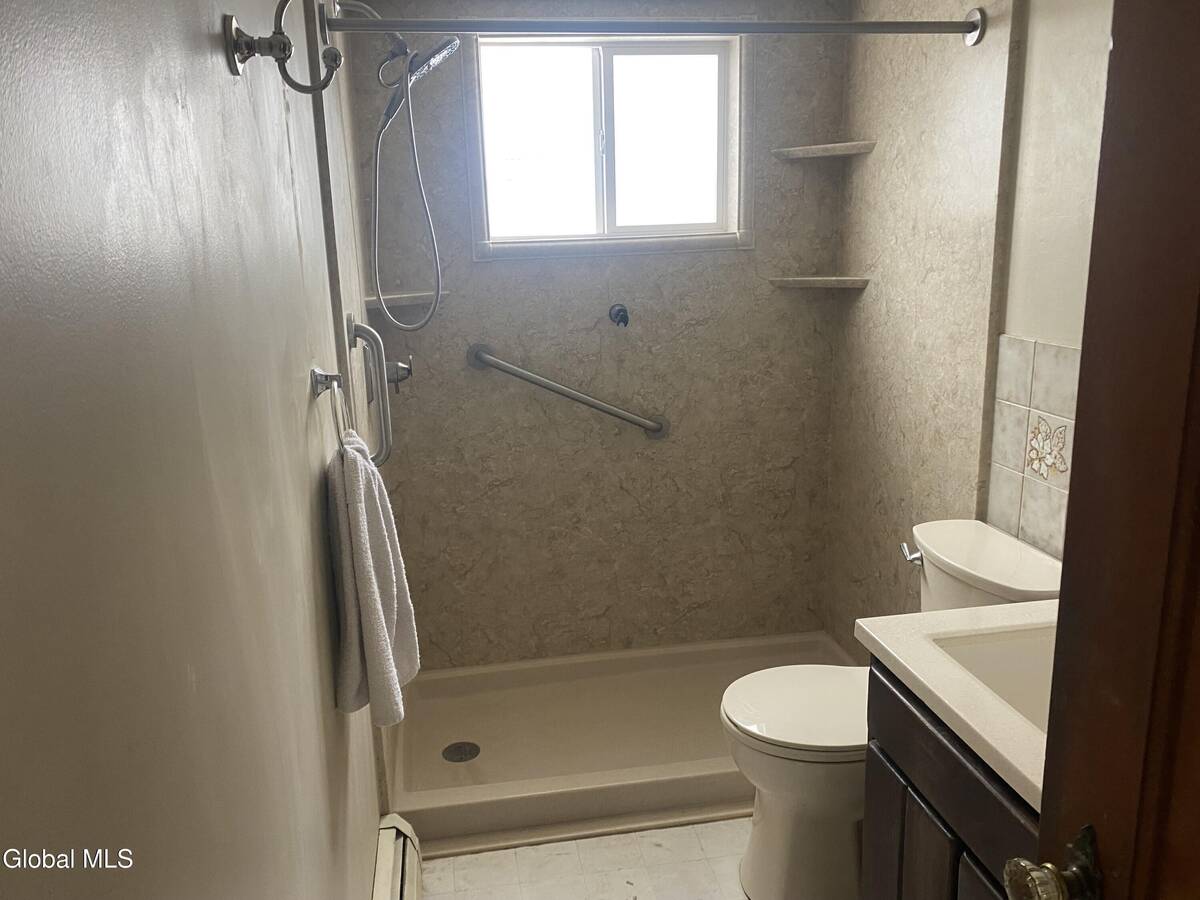 #15 photo, 1126 Vinewood Avenue, Rotterdam , NY 12306