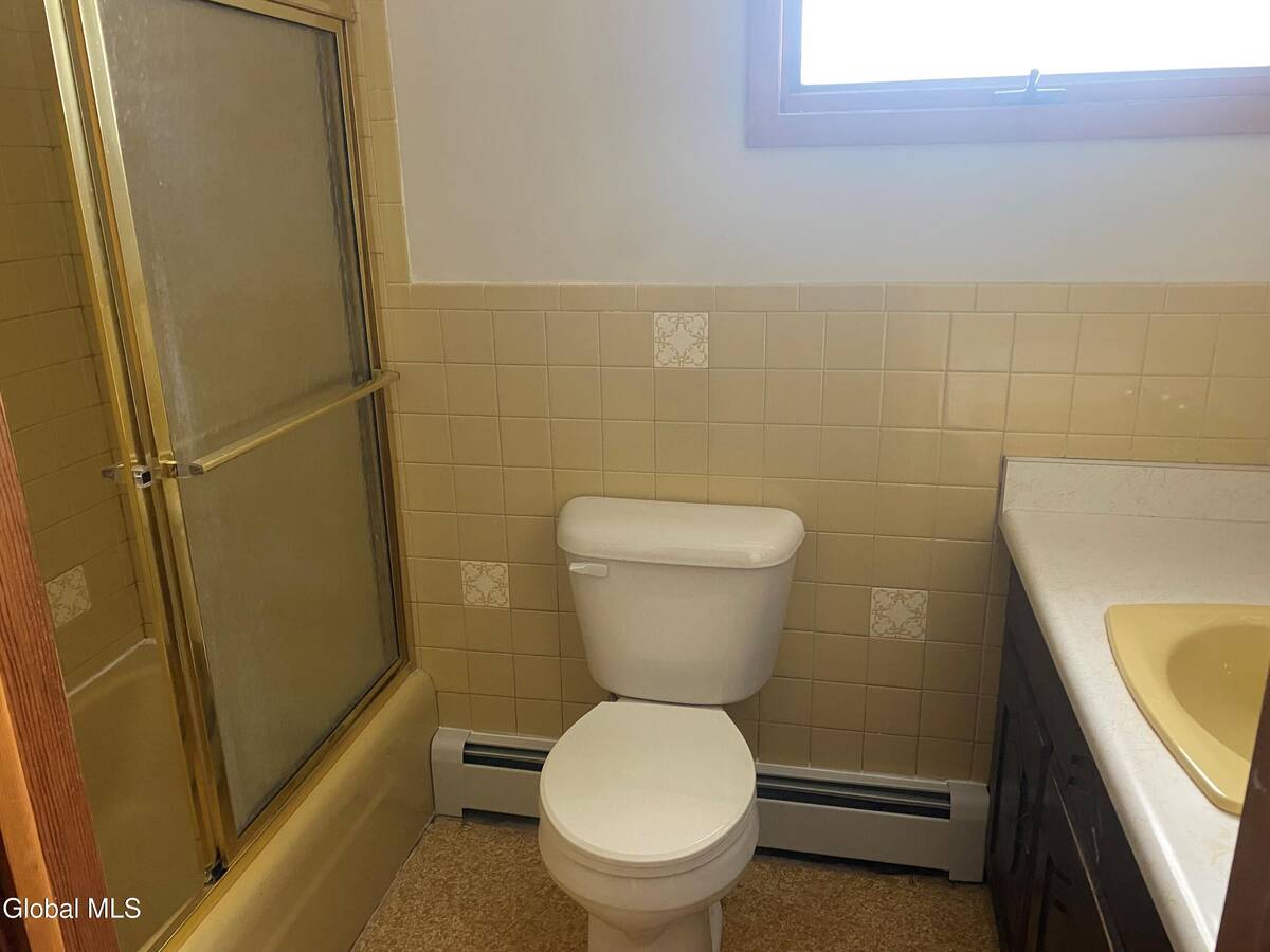 #16 photo, 1126 Vinewood Avenue, Rotterdam , NY 12306