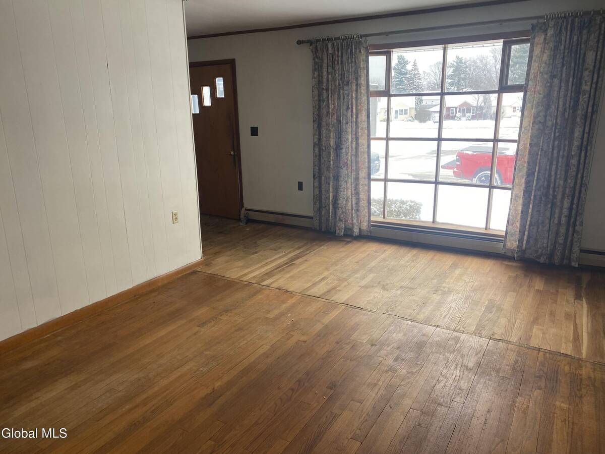 #2 photo, 1126 Vinewood Avenue, Rotterdam , NY 12306