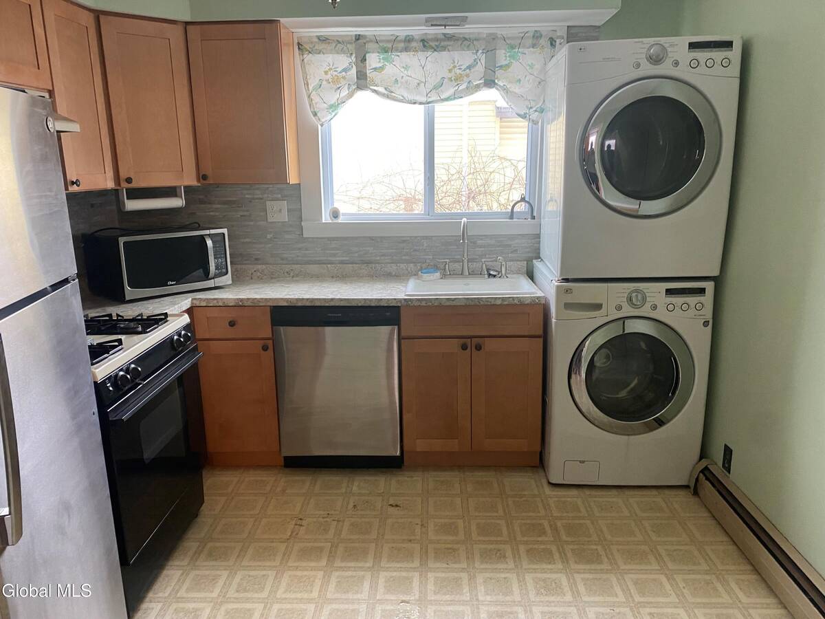 #8 photo, 1126 Vinewood Avenue, Rotterdam , NY 12306