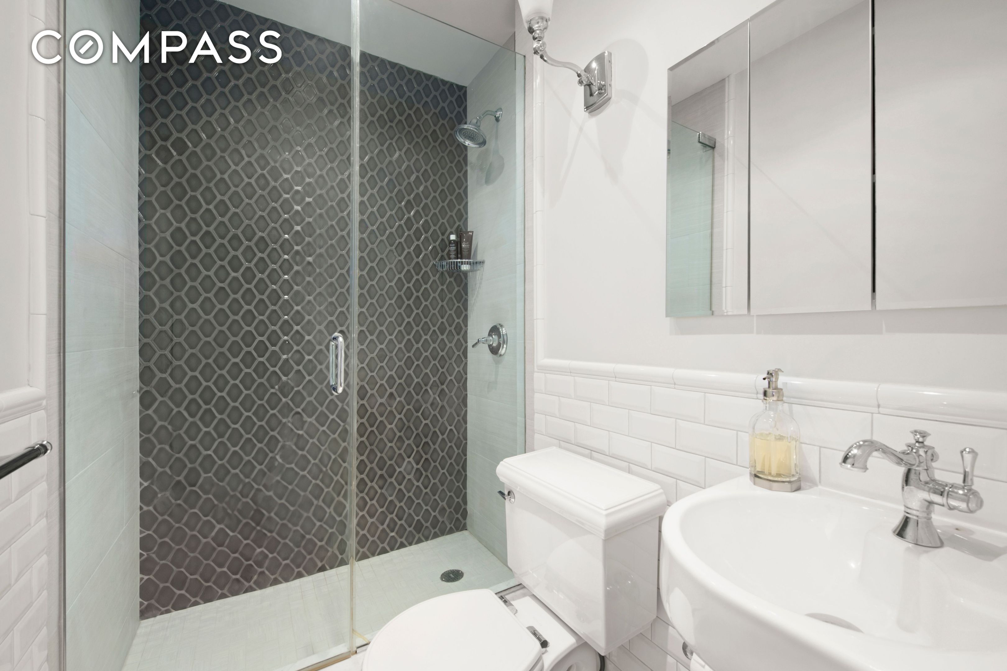 #12 photo, 201 E 21st Street, מנהטן Gramercy Park , NY 10010