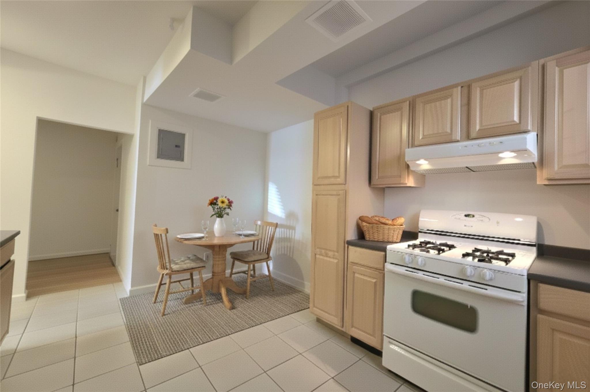 #10 photo, 604 Tompkins Avenue, Mamaroneck , NY 10543