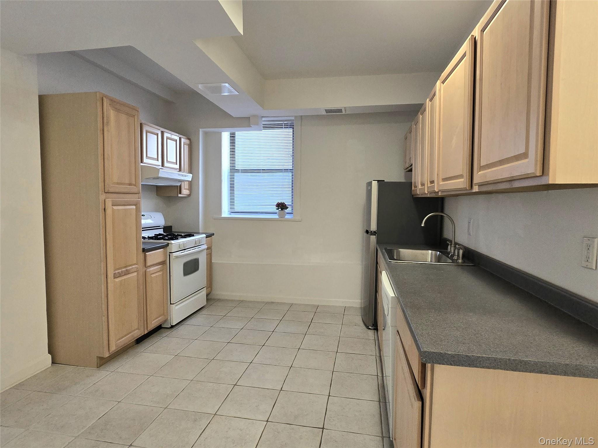 #13 photo, 604 Tompkins Avenue, Mamaroneck , NY 10543