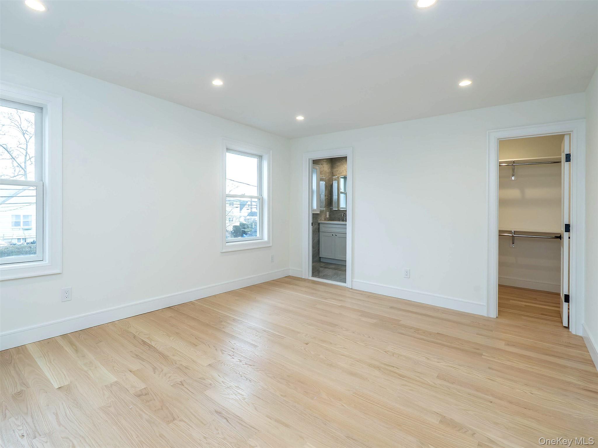 #17 photo, 35A Dunwood Road, מחוז נסאו Port Washington , NY 11050