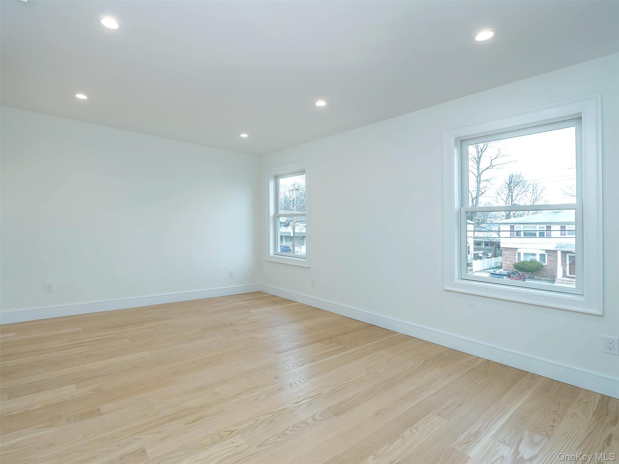 #20 photo, 35A Dunwood Road, מחוז נסאו Port Washington , NY 11050